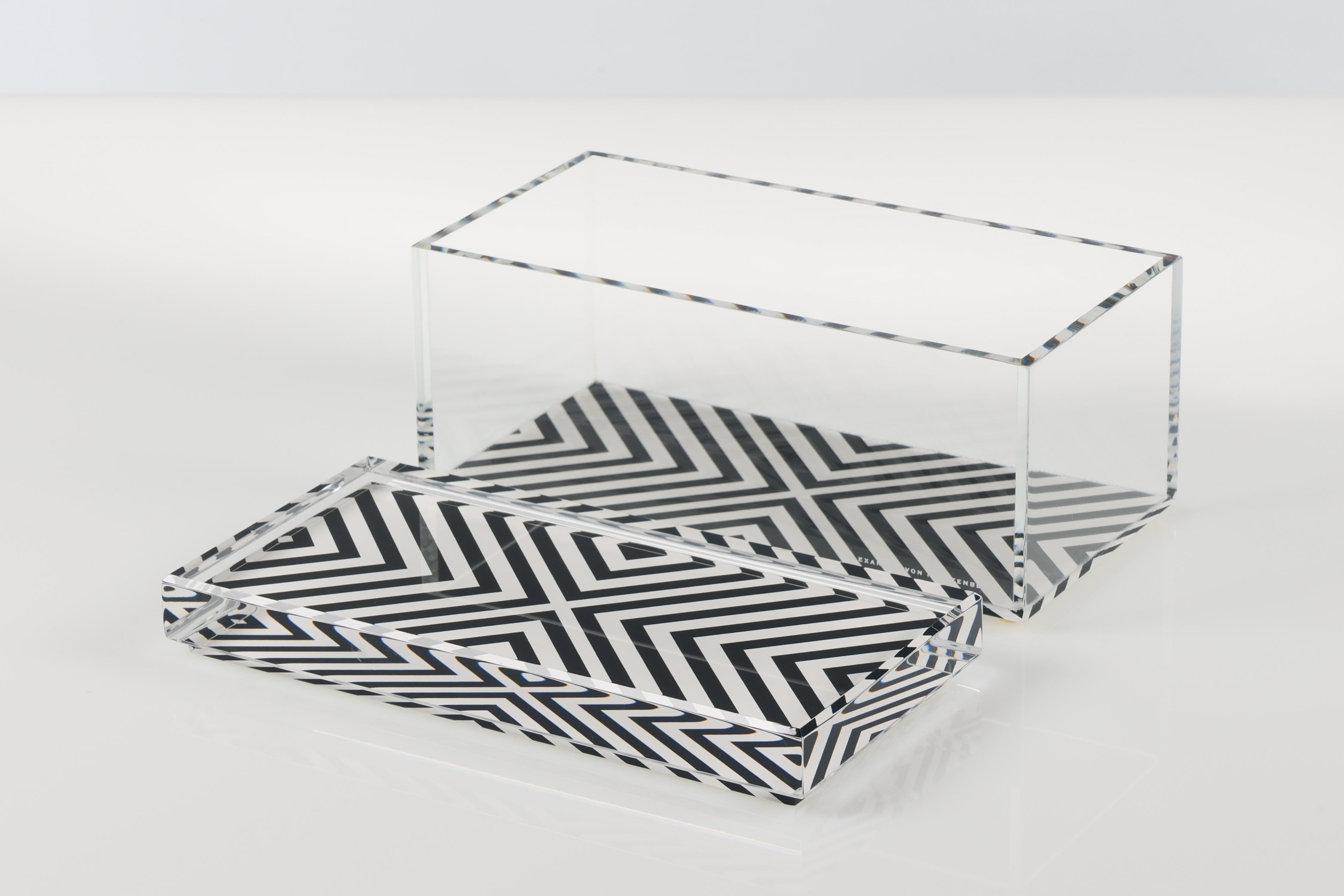 Alexandra Von Furstenberg Acrylic Treasure Box in X Print - Large Storage Box Moderno en venta