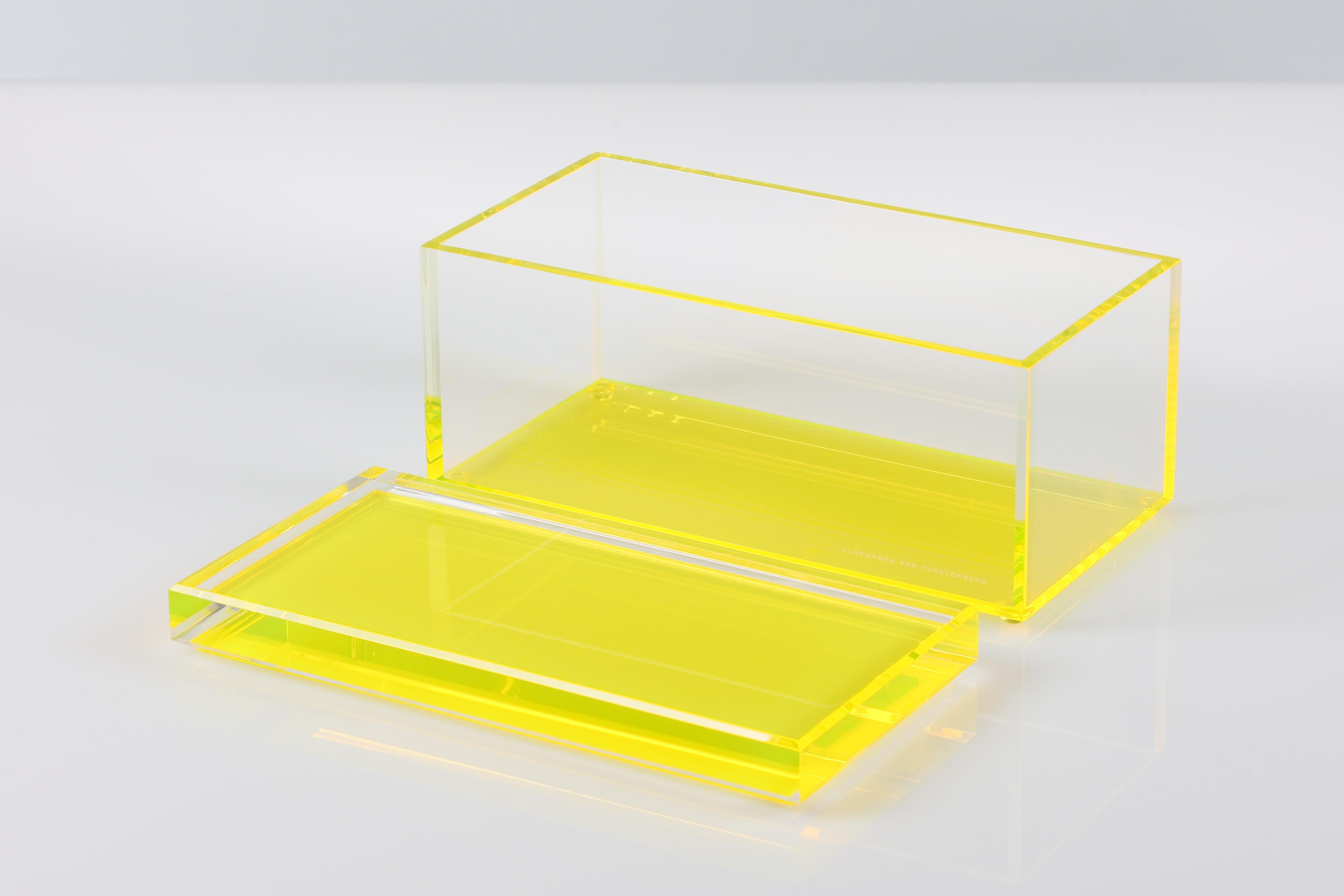 Alexandra Von Furstenberg Acryl-Schatzkiste in Gelb - Große Aufbewahrungsbox (Moderne) im Angebot