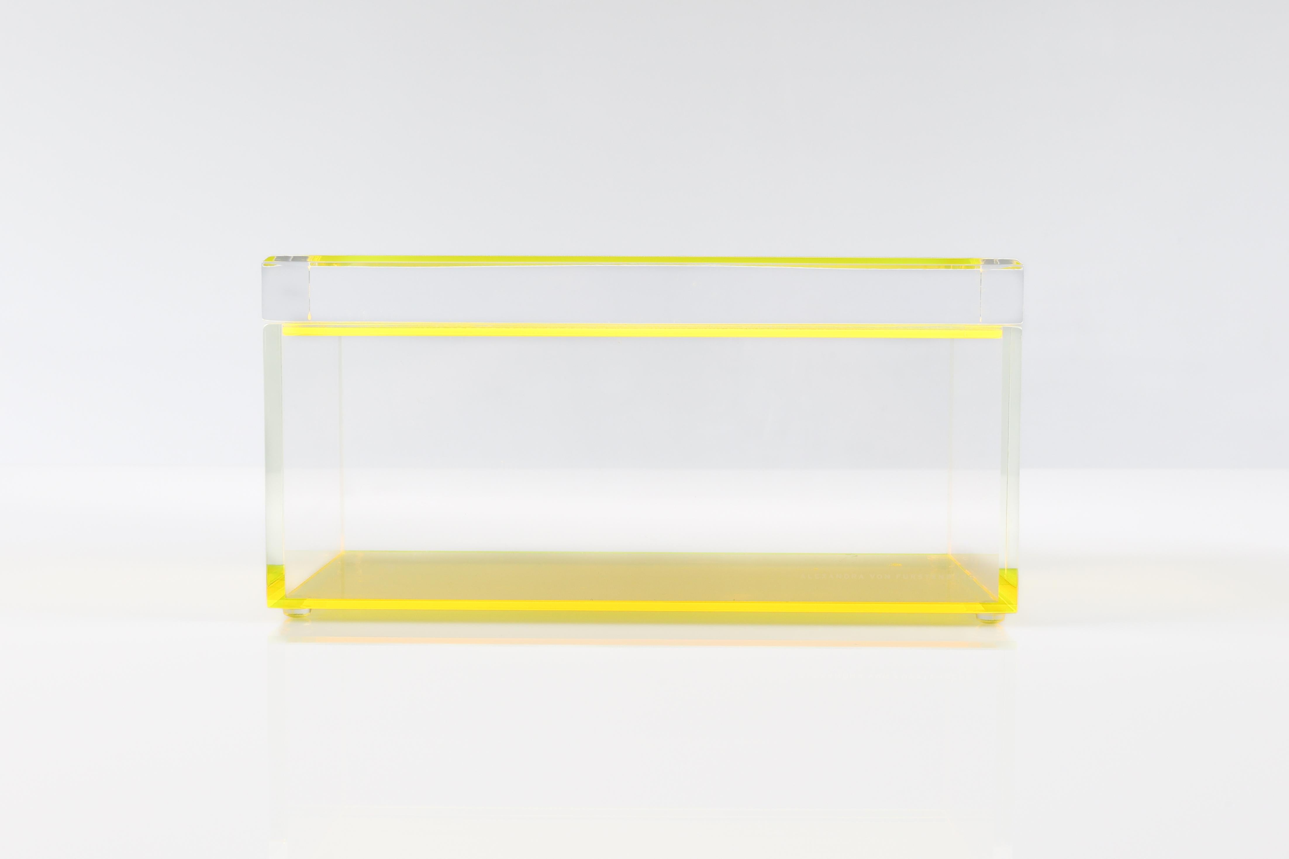 Alexandra Von Furstenberg Acryl-Schatzkiste in Gelb - Große Aufbewahrungsbox (Abgeschrägt) im Angebot