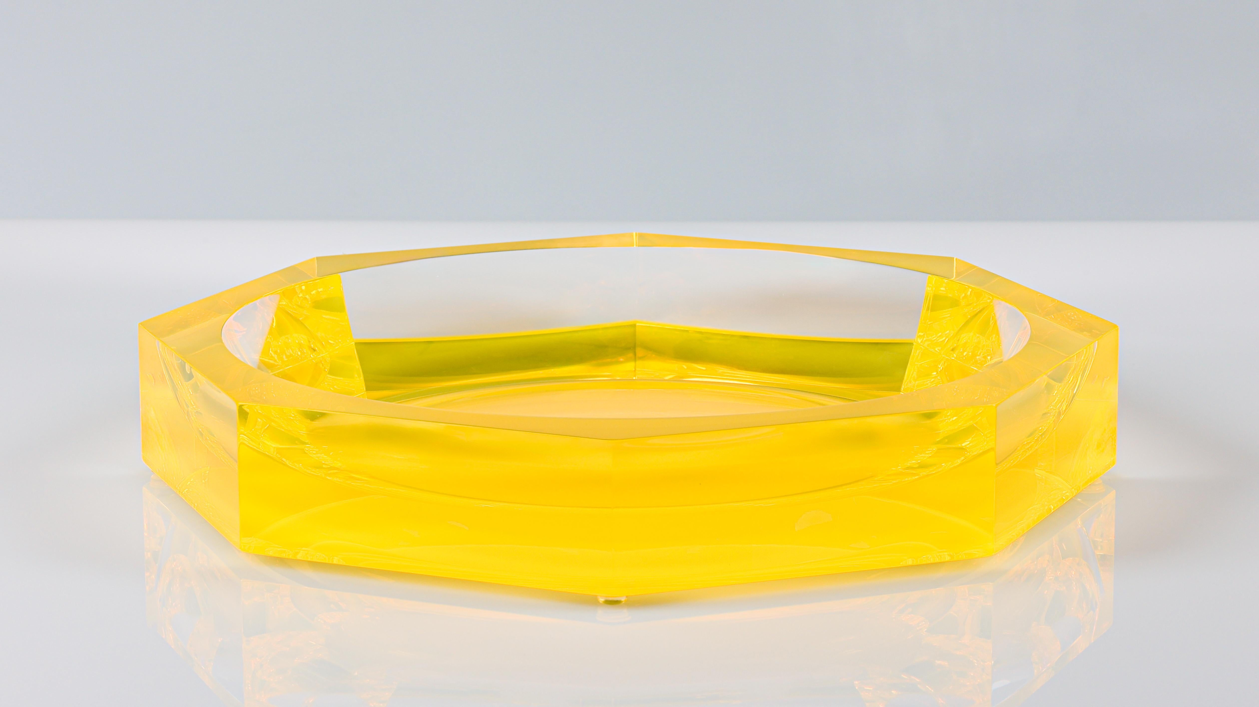 Alexandra Von Furstenberg Bol Acrílico Amarillo Nuez N Extra Grande Moderno en venta