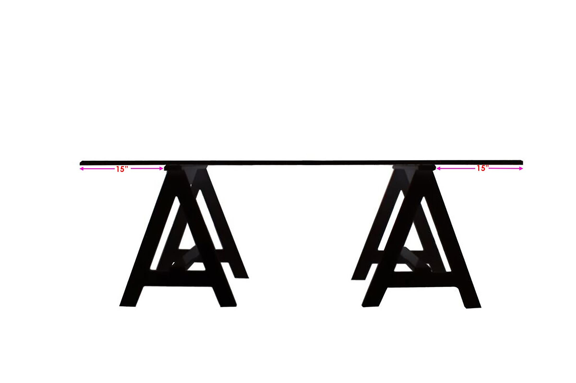 Moderne Alexandra Von Furstenberg Table de bureau Blacksmith en acrylique noir opaque en vente