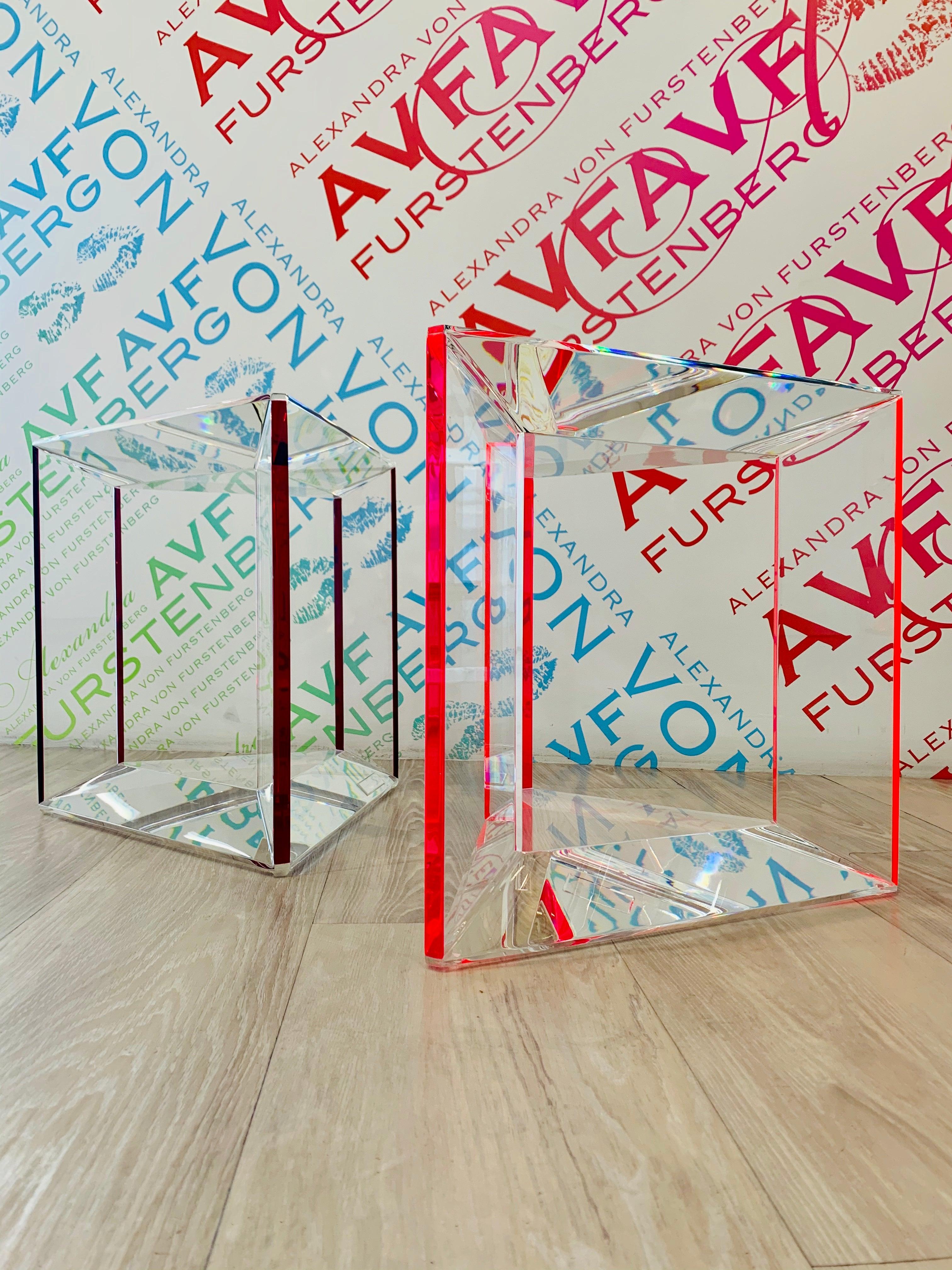 Alexandra Von Furstenberg Mesa Auxiliar Trillion en Rubí y Acrílico Transparente Estadounidense en venta