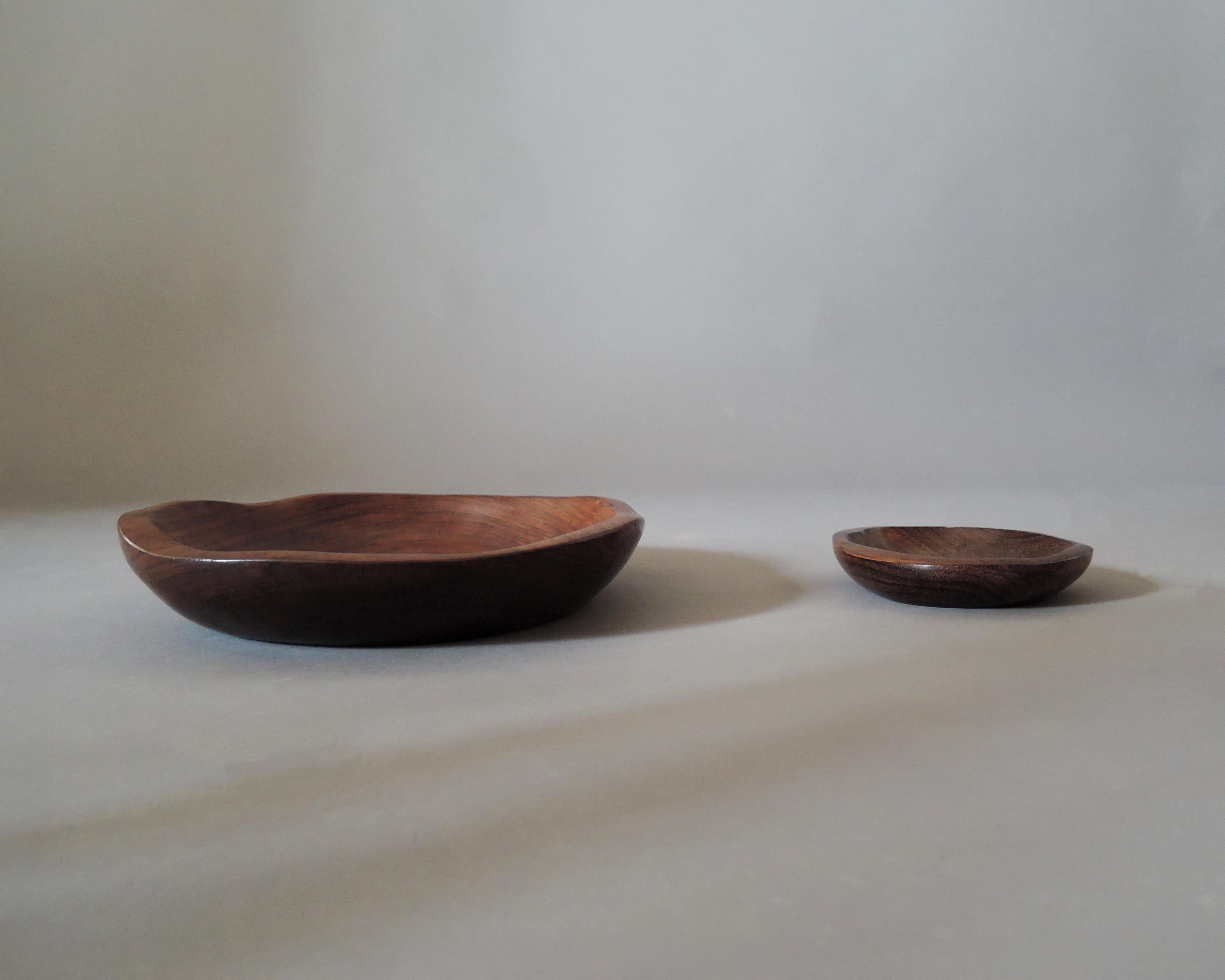 Alexandre Noll (1890-1970) - Tray in exotic wood 
Signed ANoll 
Dimensions: 13-1/2