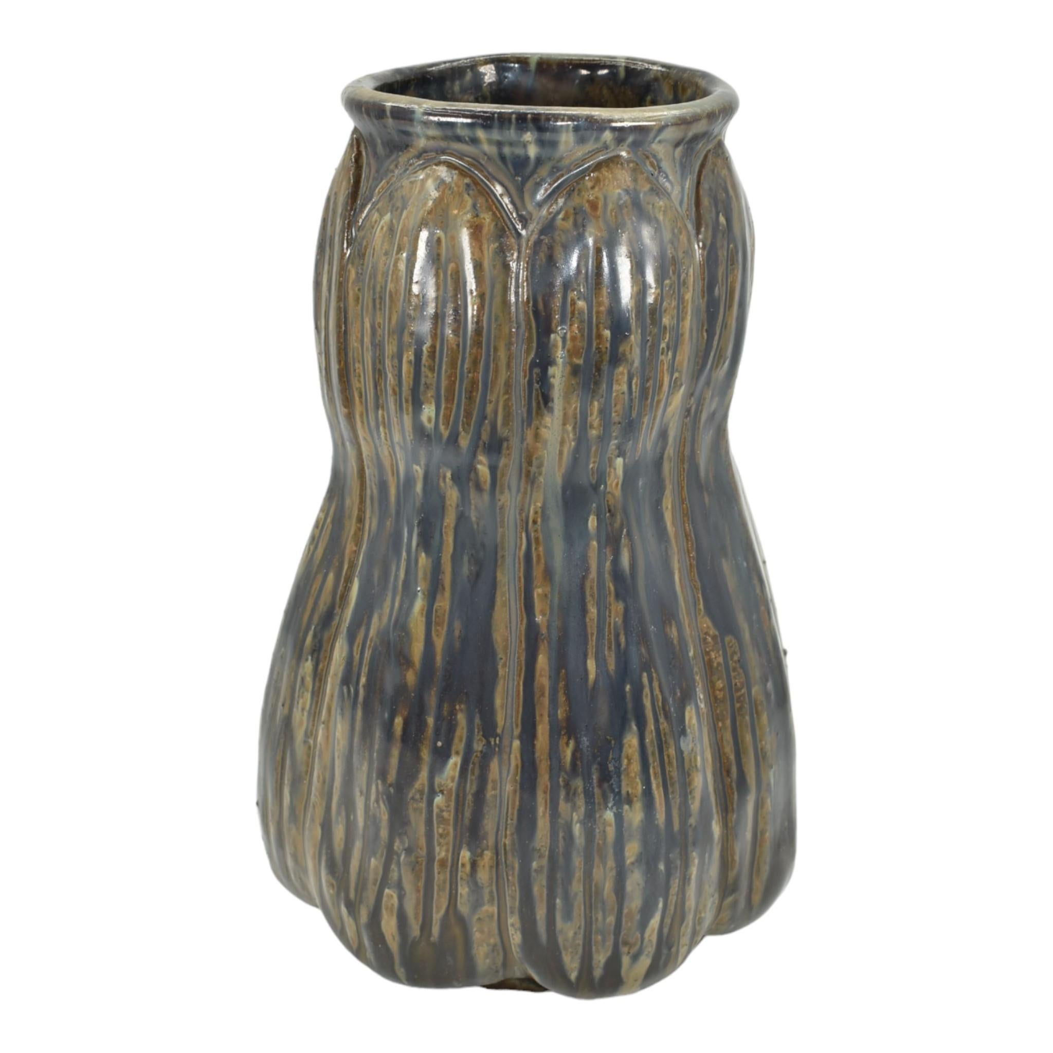 Alexandre Bigot French Vintage Art Nouveau Pottery Brown And Gray Ceramic Vase
Rare and stunning Alexandre Bigot French art nouveau vase with a stunning flowing iridescent luster glaze.
Excellent condition. Small glaze nick to base edge and minor,