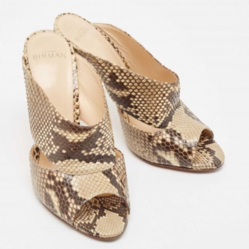 Elevate your look without compromising on comfort when you slip into these mules. Made from the finest material, the mules are perfect for any occasion and will leave you feeling confident each time you slip them on.