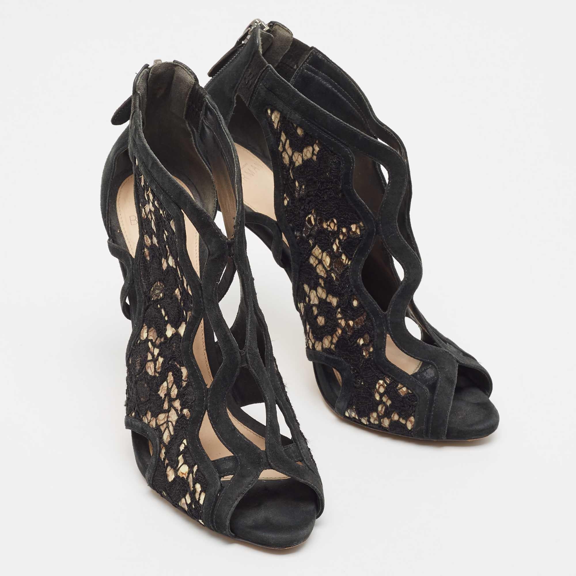 Alexandre Birman Sandalias negras de malla y ante con tira al tobillo talla 36 en Bueno estado para la venta en Dubai, Al Qouz 2