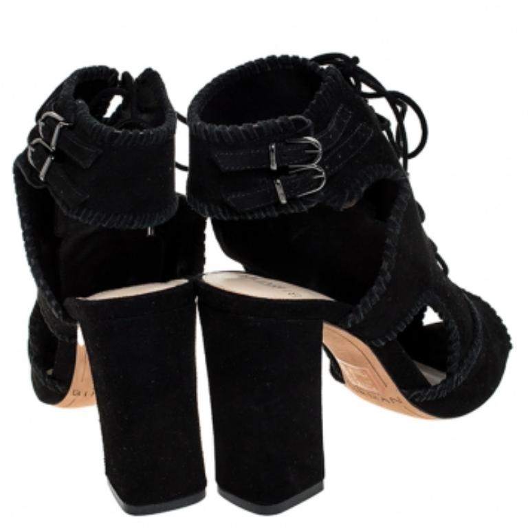 Alexandre Birman Botines Abbe de ante negro con puntera abierta y cordones Talla 37 en Bueno estado para la venta en Dubai, Al Qouz 2