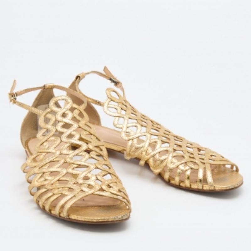 Sandales plates Alexandre Birman à lanières en cuir doré, taille 38 Pour femmes en vente
