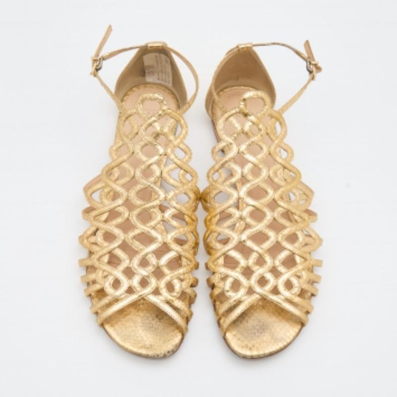 Sandales plates Alexandre Birman à lanières en cuir doré, taille 38 en vente 1