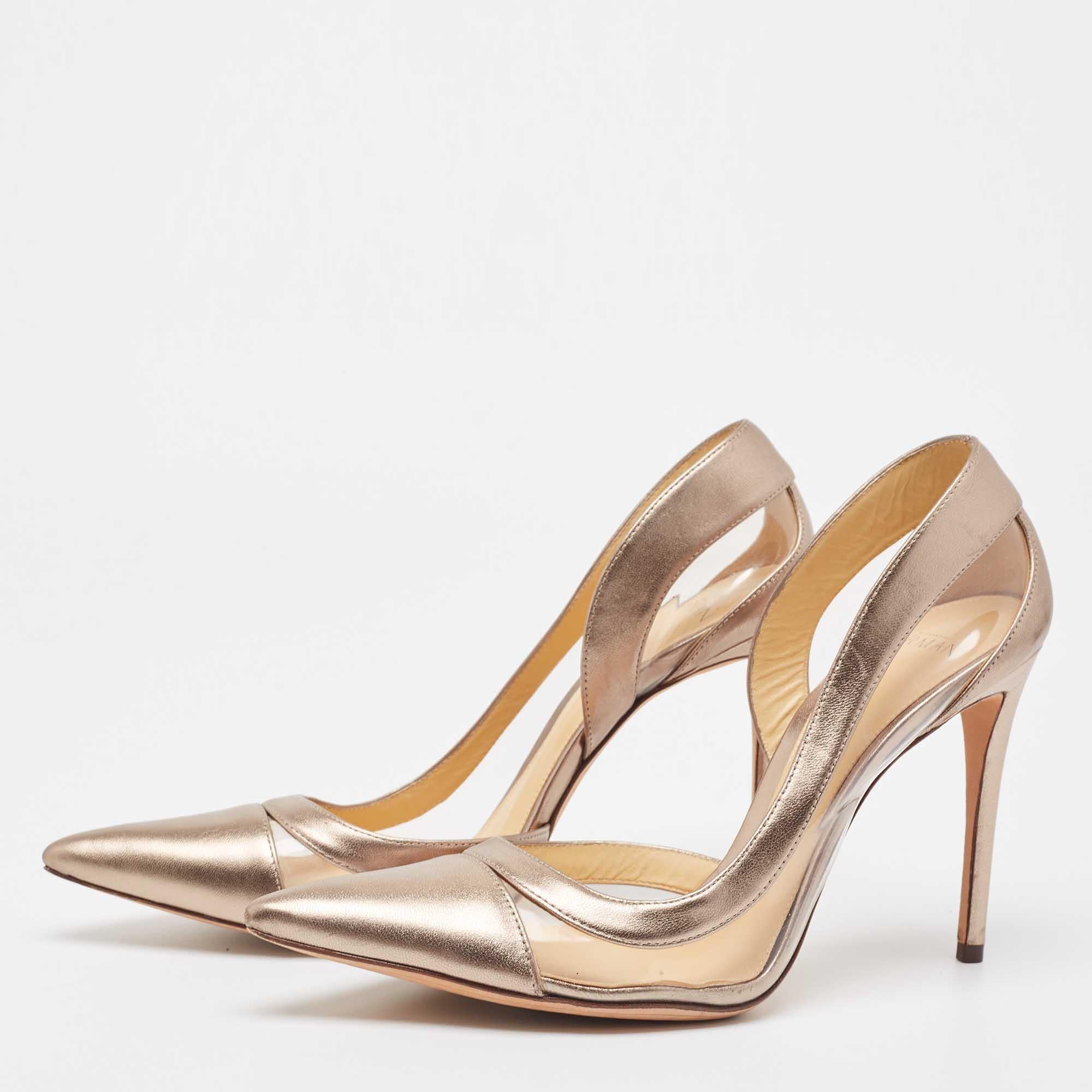 Crafted in a classy hue we love these Alexandre Birman pumps. Designed to make a statement they have a sleek silhouette and a nice fit. Wear yours under maxi skirts for a peek of glamour or let them shine with cropped hemlines.