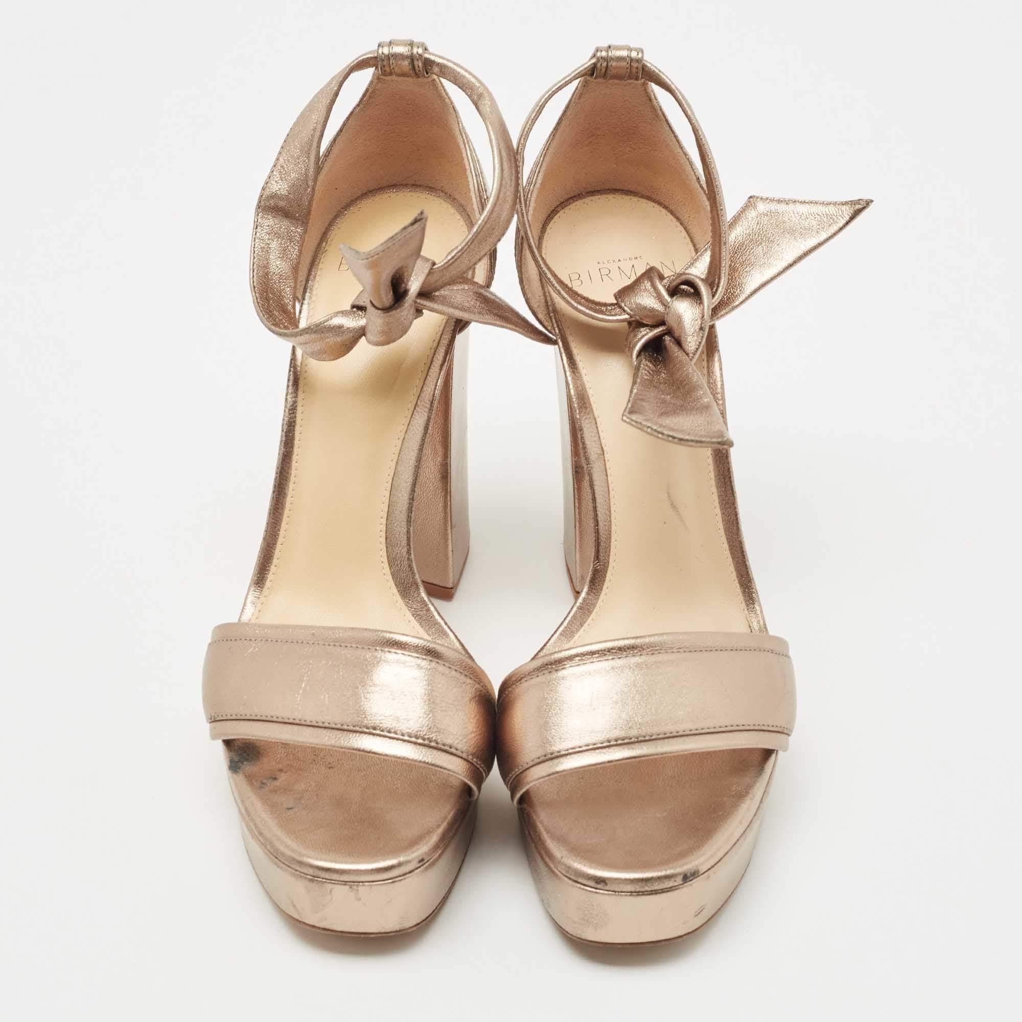 Beige Alexandre Birman Sandali Celine in pelle metallizzata misura 38 in vendita