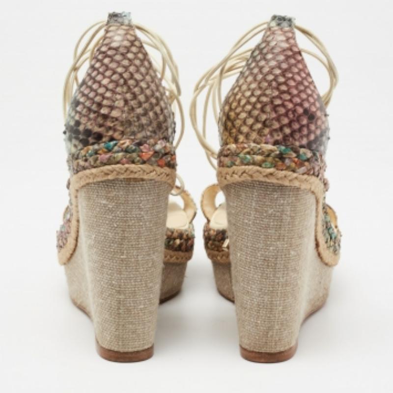 Beige Alexandre Birman Sandales à talons compensés en cuir python multicolore Taille 38 en vente