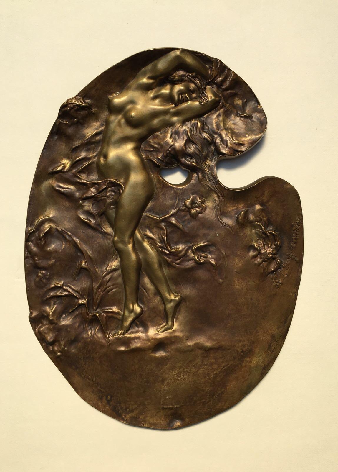 Rare Art Nouveau bronze sculpture representing a woman bather naked on a painter's palette.
Very nice nuanced patina deep gold and bronze,
circa 1900.
Signed A. Charpentier

Measures: Height 40 cm, width 30 cm, depth 3 cm.

    