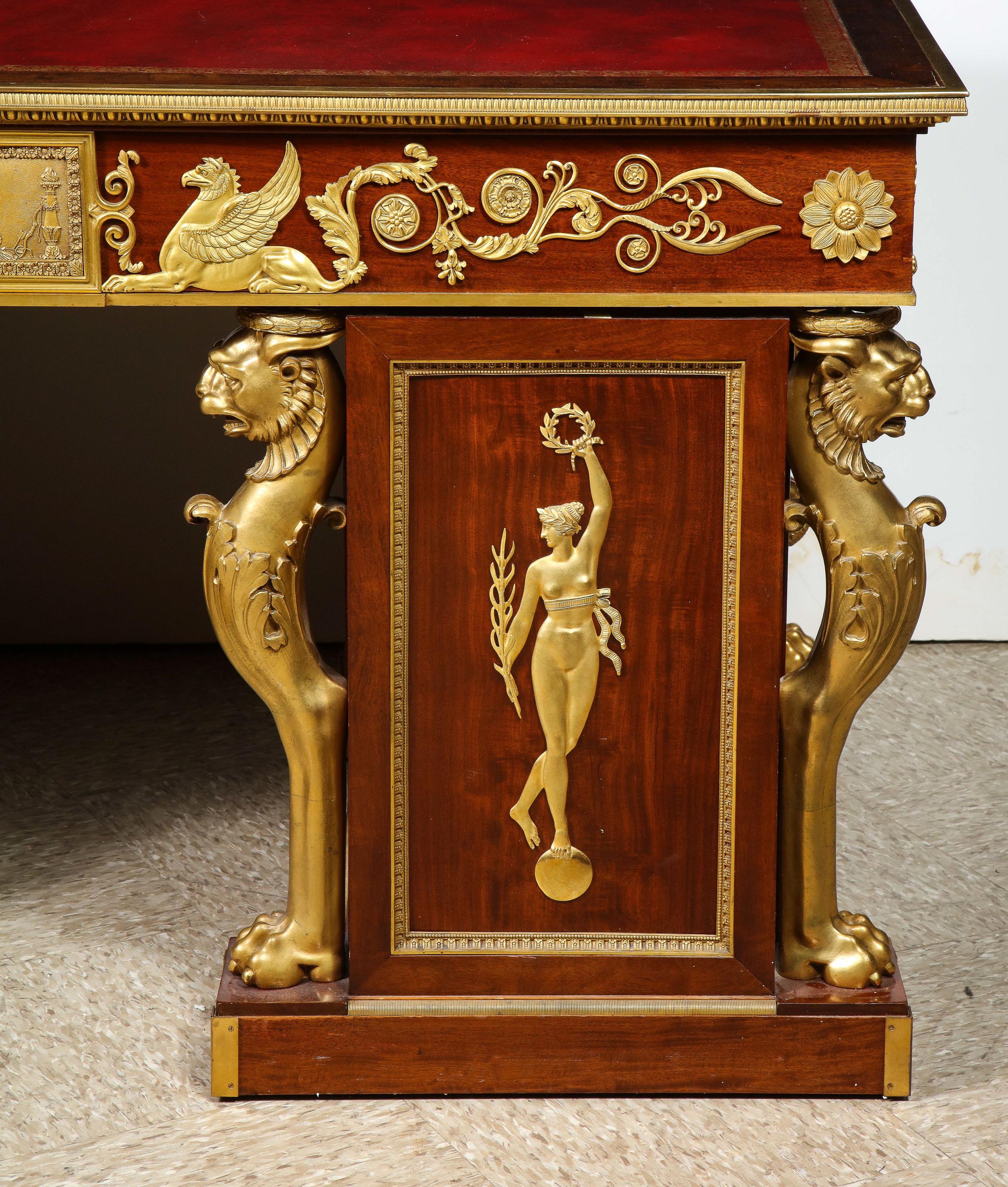Alexandre Chevrie, Museum Französischer königlicher Chefschreibtisch aus Mahagoni mit Goldbronze-Montierung im Angebot 8