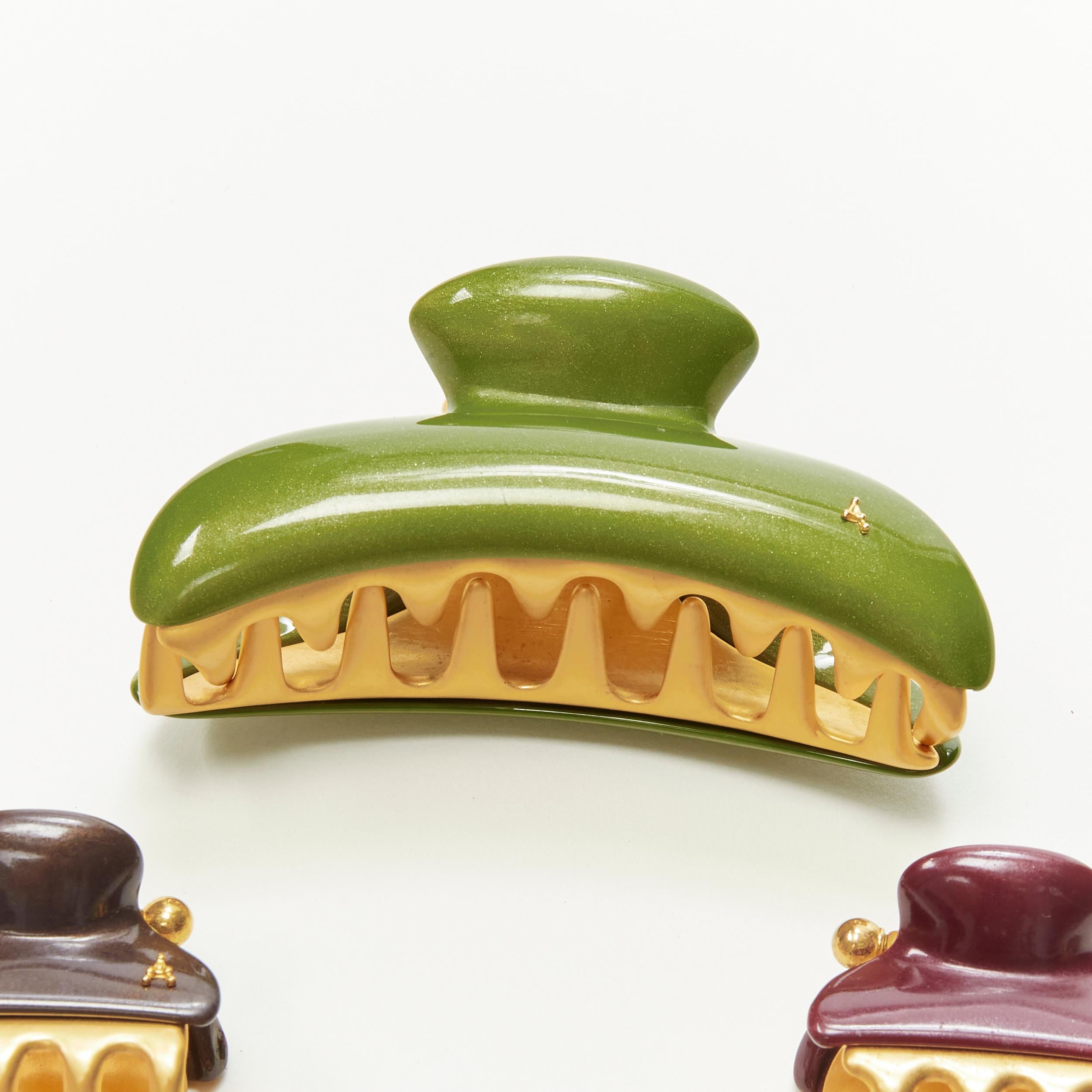 ALEXANDRE DE PARIS Zouari green dark red brown gold acrylic  hair clamp clip X7
Reference: ANWU/A00227
Brand: Alexandre de Paris
Designer: Alexandre Zouari
Material: Acrylic, Metal
Color: Multicolour
Closure: Clip On
Extra Details: Large clamp: