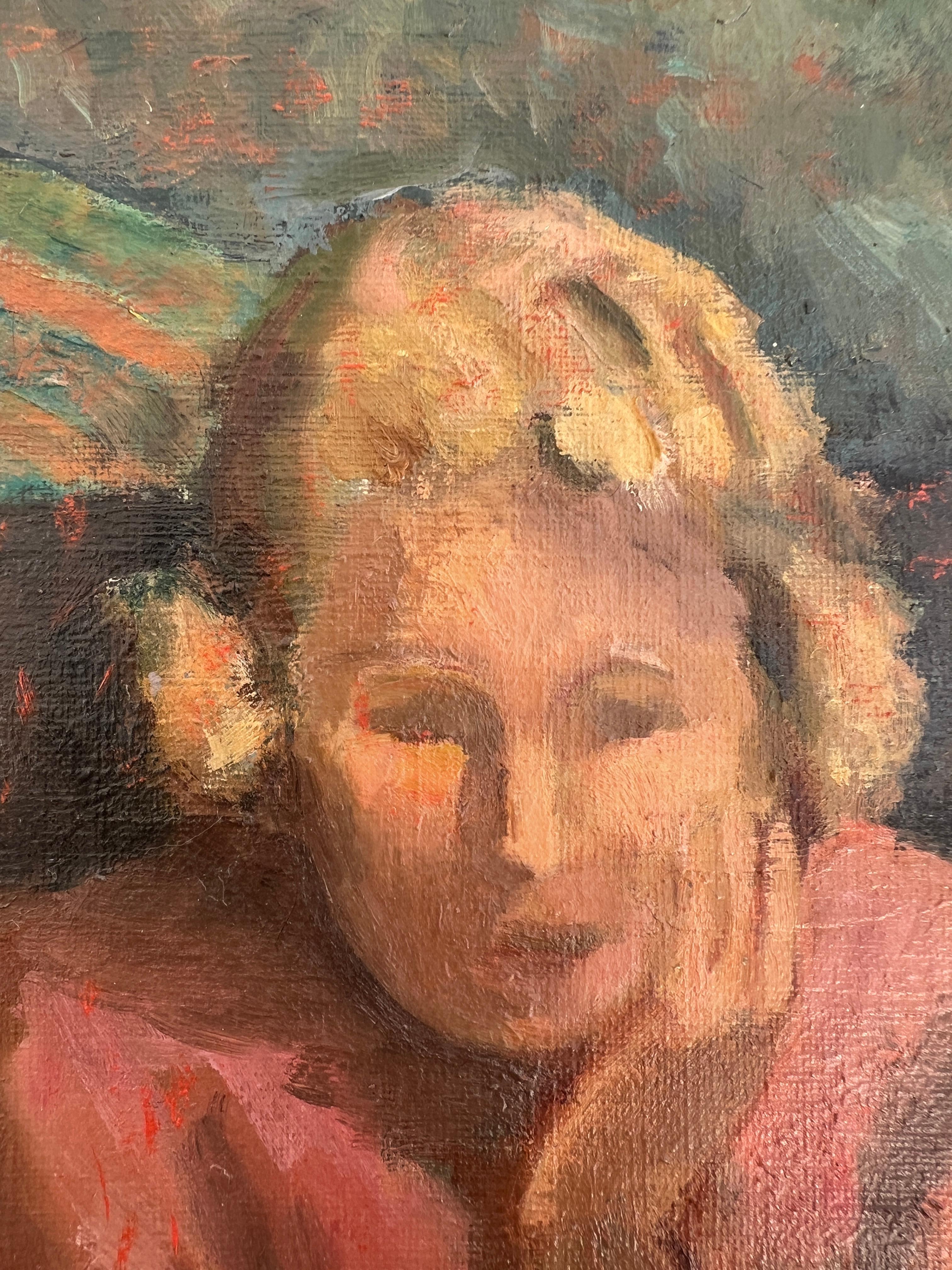 Giovane donna seduta nello studio di un artista 4