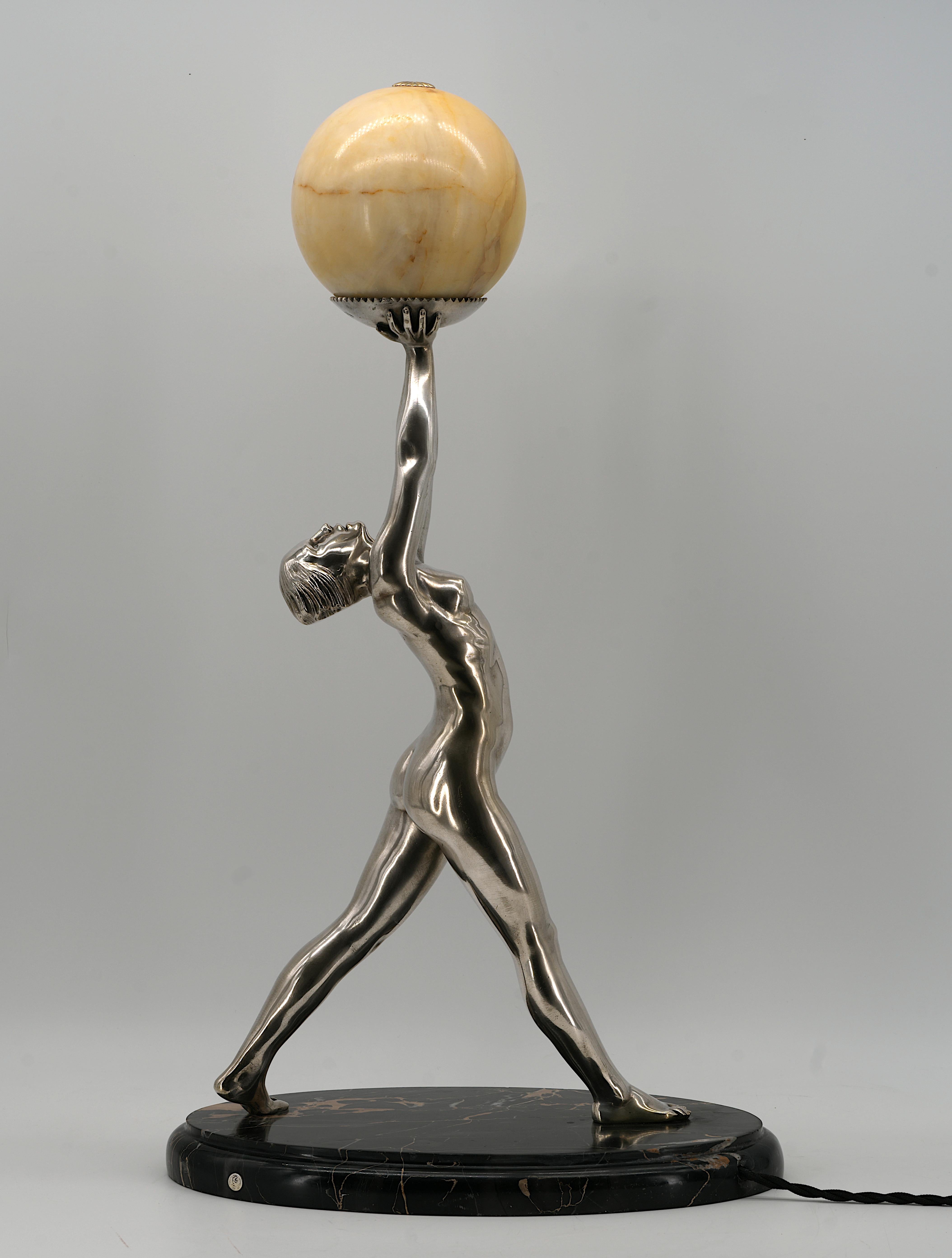 Alexandre KELETY Grande lampada francese Art Deco in bronzo argentato Scultura 1920 in vendita 2