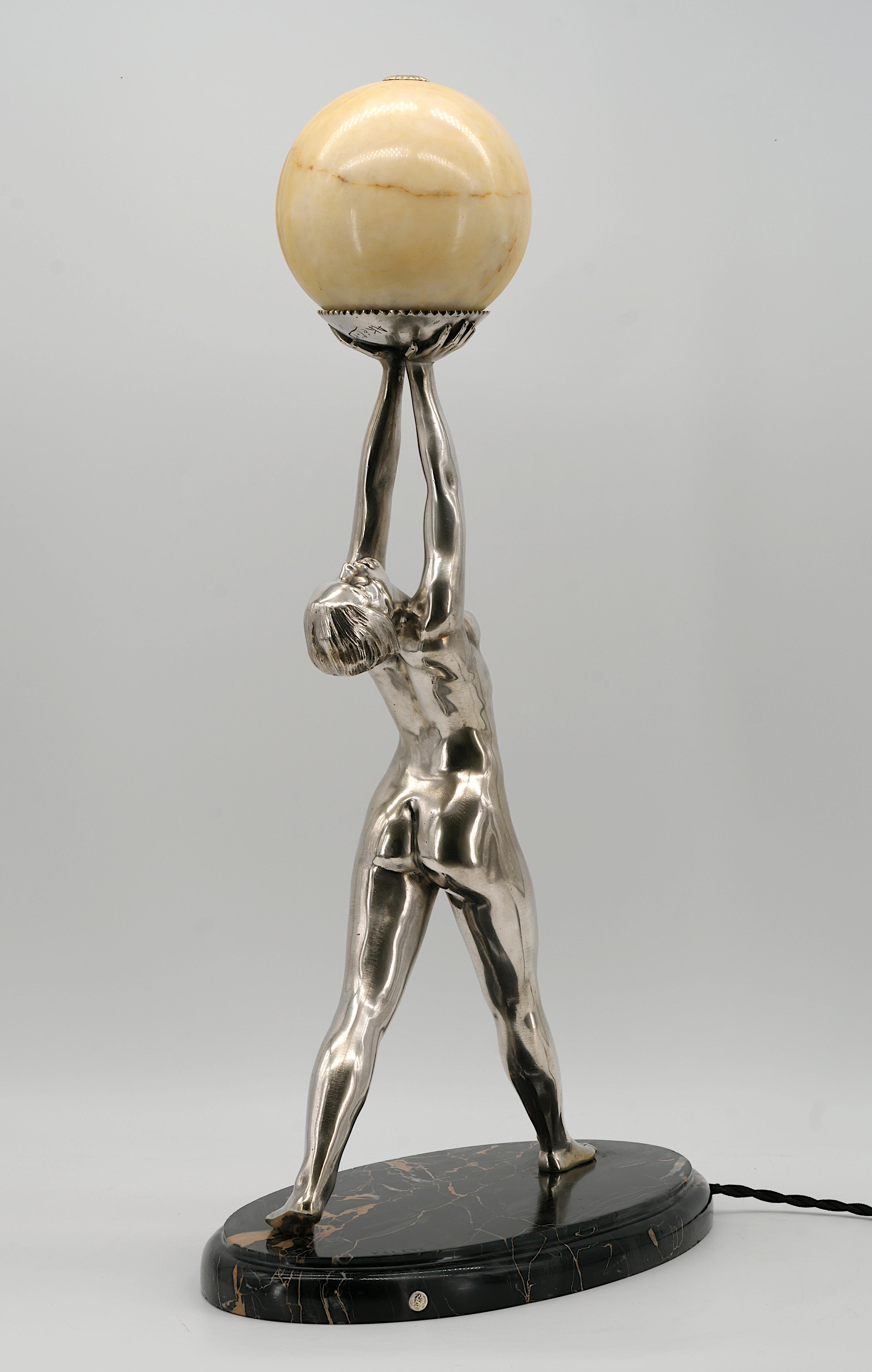 Alexandre KELETY Grande lampada francese Art Deco in bronzo argentato Scultura 1920 in vendita 3