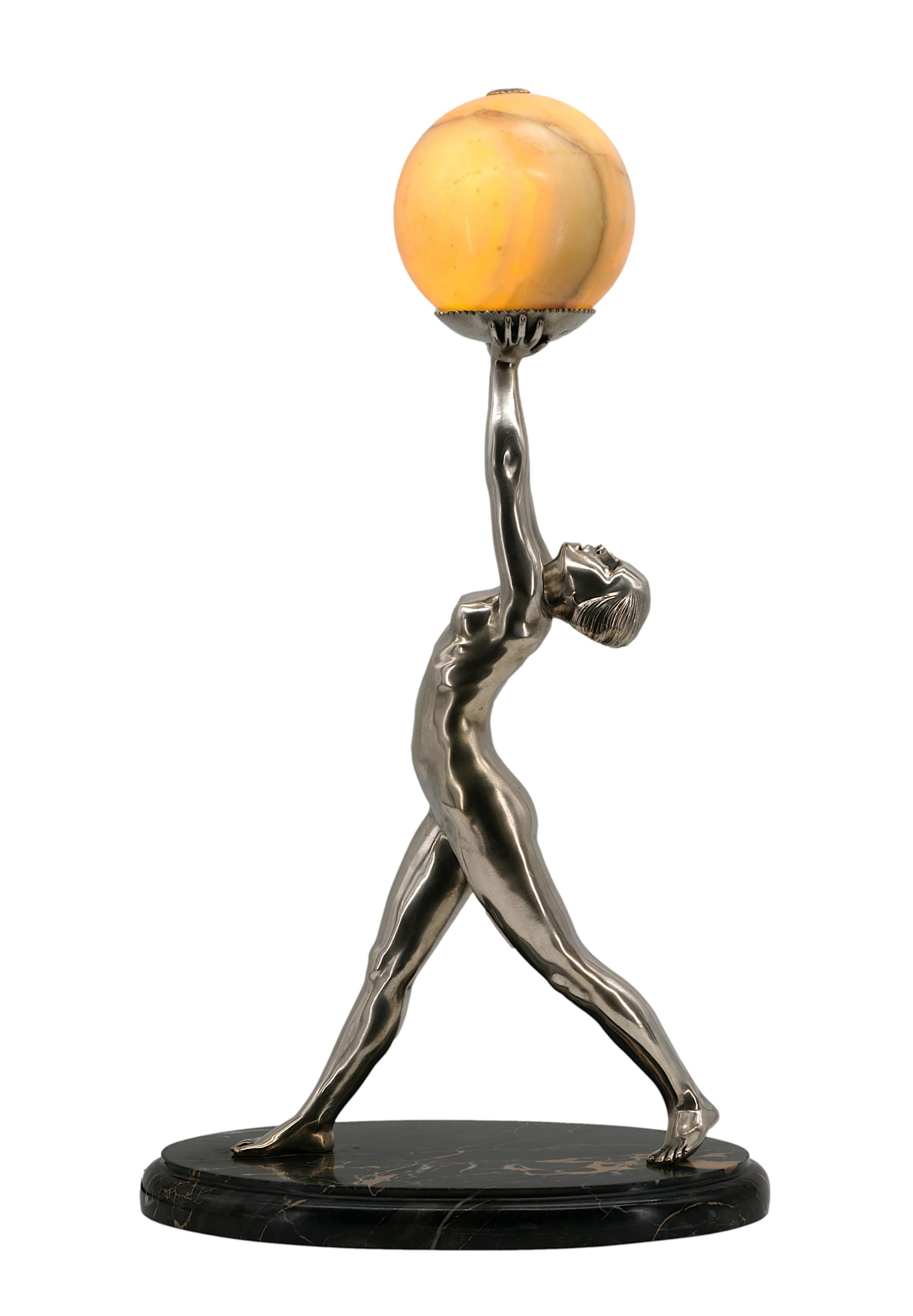 Art Déco Alexandre KELETY Grande lampada francese Art Deco in bronzo argentato Scultura 1920 in vendita