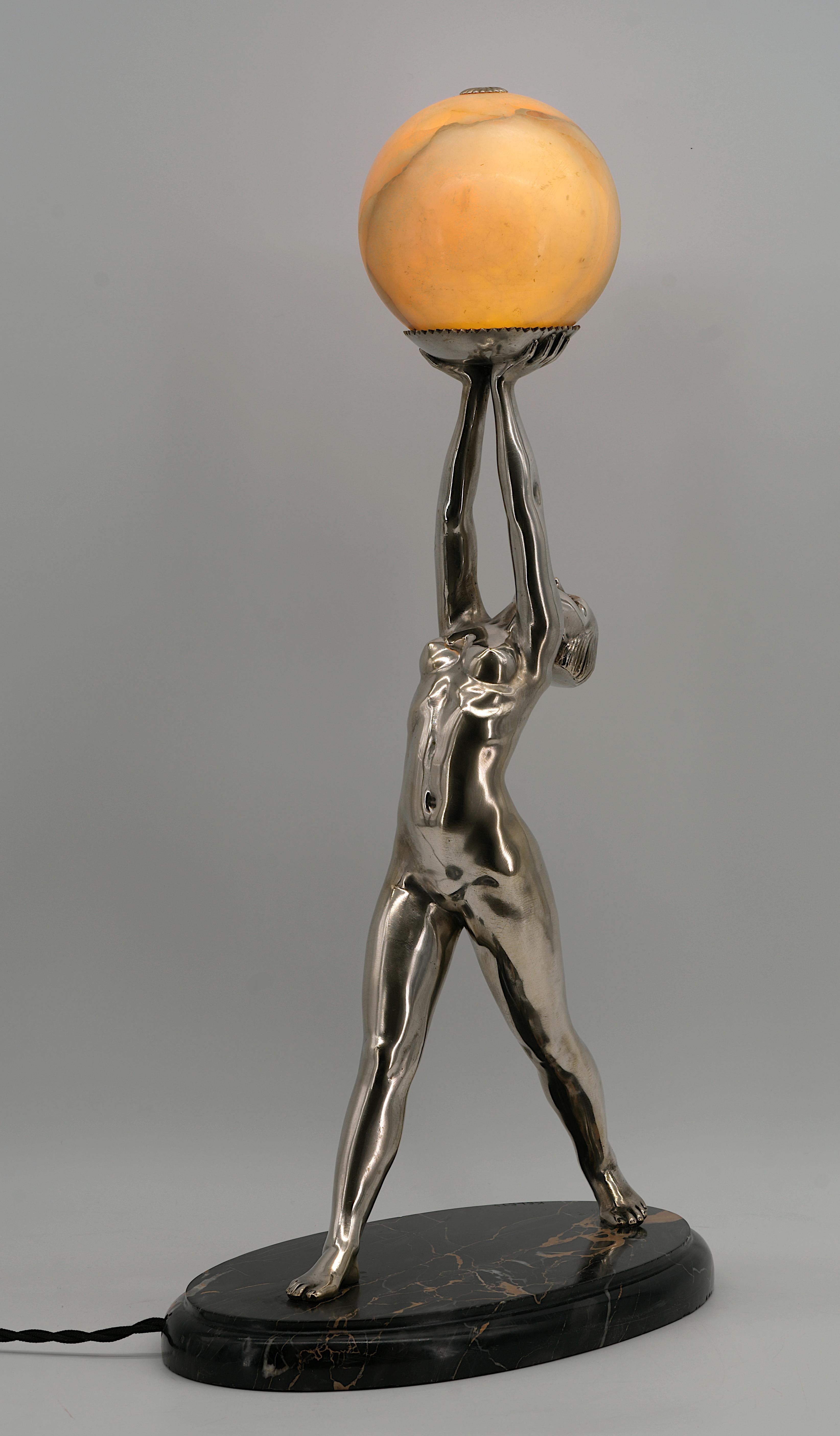 Bronzo Alexandre KELETY Grande lampada francese Art Deco in bronzo argentato Scultura 1920 in vendita