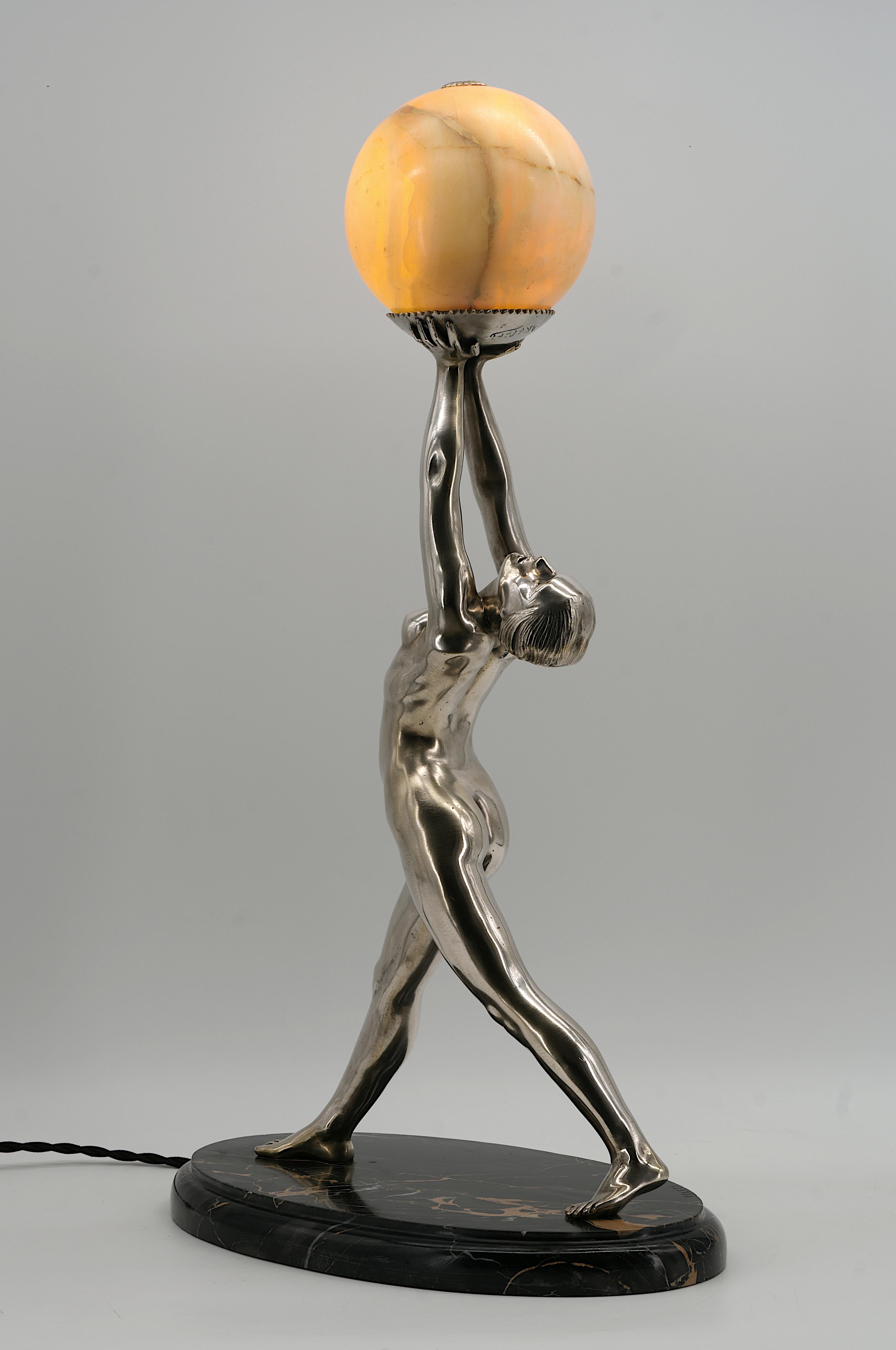 Alexandre KELETY Grande lampada francese Art Deco in bronzo argentato Scultura 1920 in vendita 1