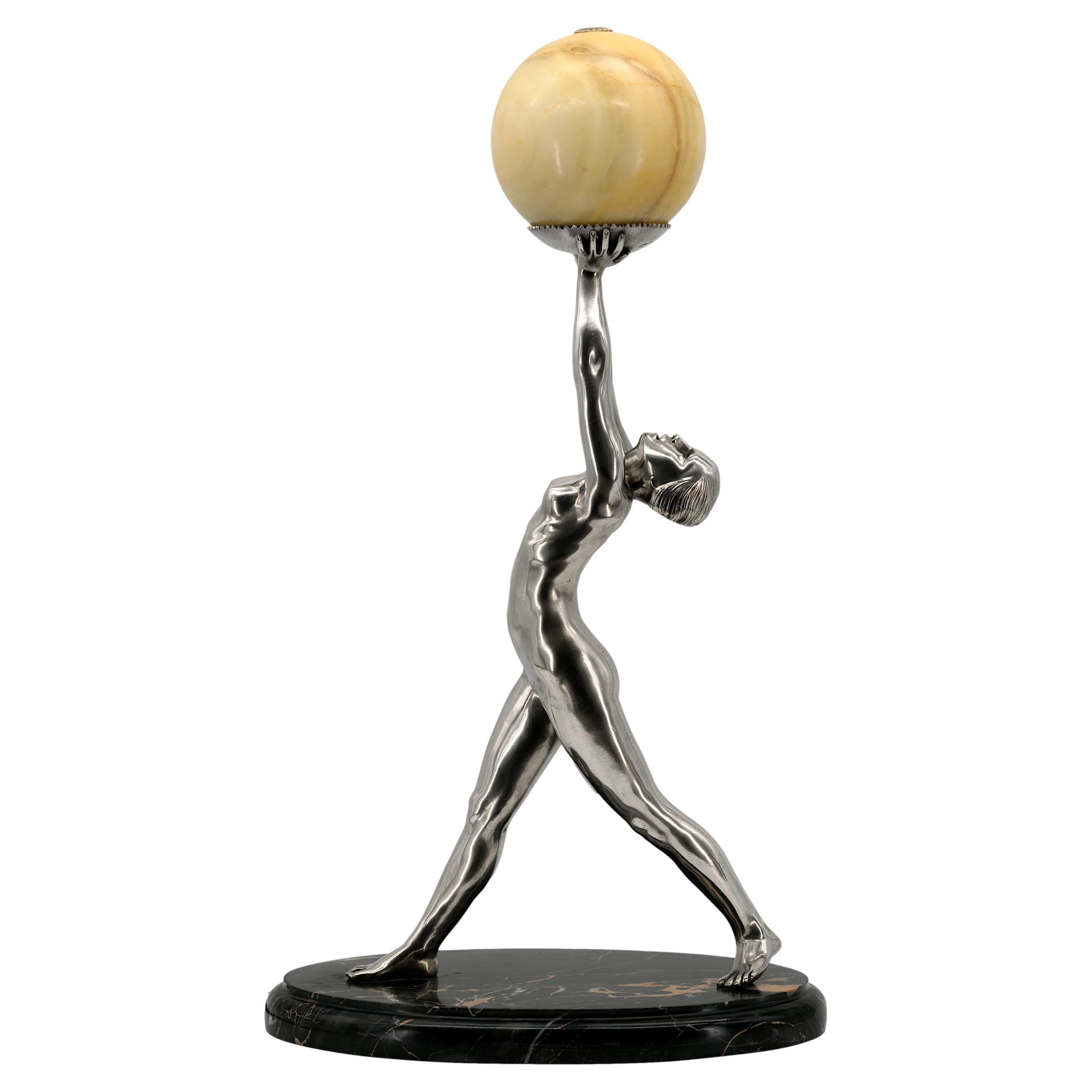 Alexandre KELETY Grande lampada francese Art Deco in bronzo argentato Scultura 1920 in vendita