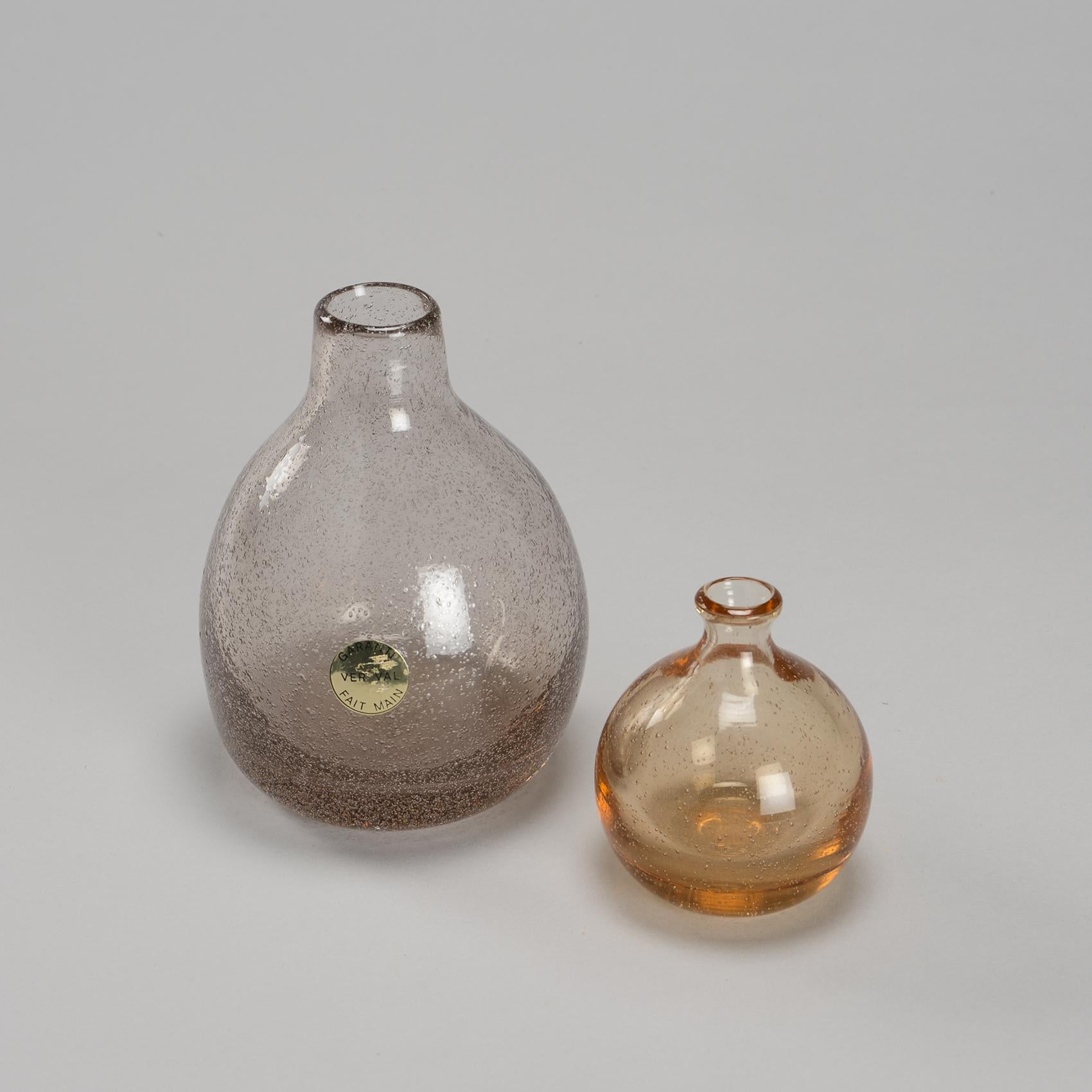 Thick blown glass soliflore and vase, signed Verval Vallauris, by Alexandre Kostanda, French ceramist, when he started working on glassware. This pieces are quite rare.

Small vase : 4.3 