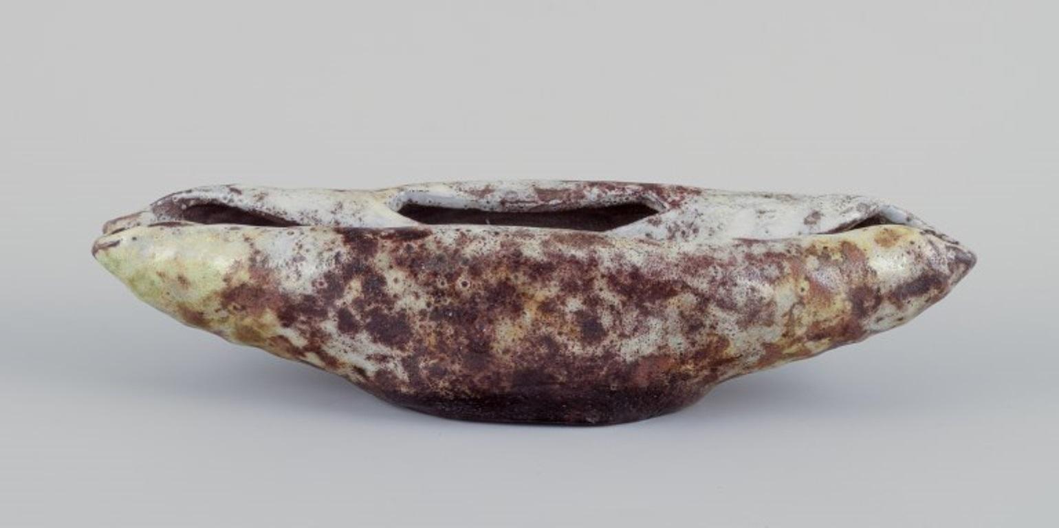 Alexandre Kostanda für Vallauris, Frankreich. Keramische Schale mit erdfarbener Glasur. (Französisch) im Angebot