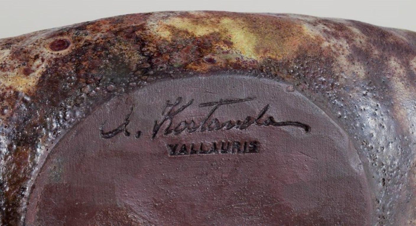 Alexandre Kostanda für Vallauris, Frankreich. Keramische Schale mit erdfarbener Glasur. im Angebot 1