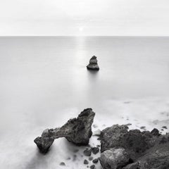 Algarve-Landschaft I, Portugal, Verloren in der Abstraktion (S/W-Fotografie)