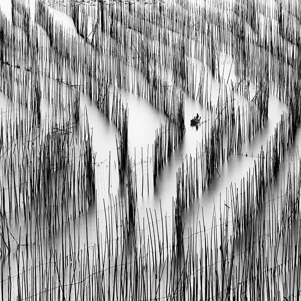 Lost in Abstraction 4, China (Photographie N&B) - Gris Black and White Photograph par Alexandre Manuel