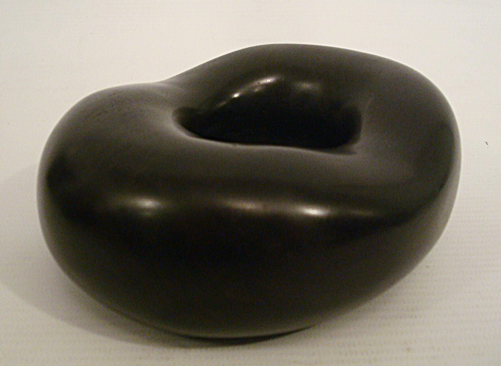 Mid-Century moderno Scultura / Ciotola in legno di ebano di Alexandre Noll. Firmato, Francia, 1950 circa. in vendita