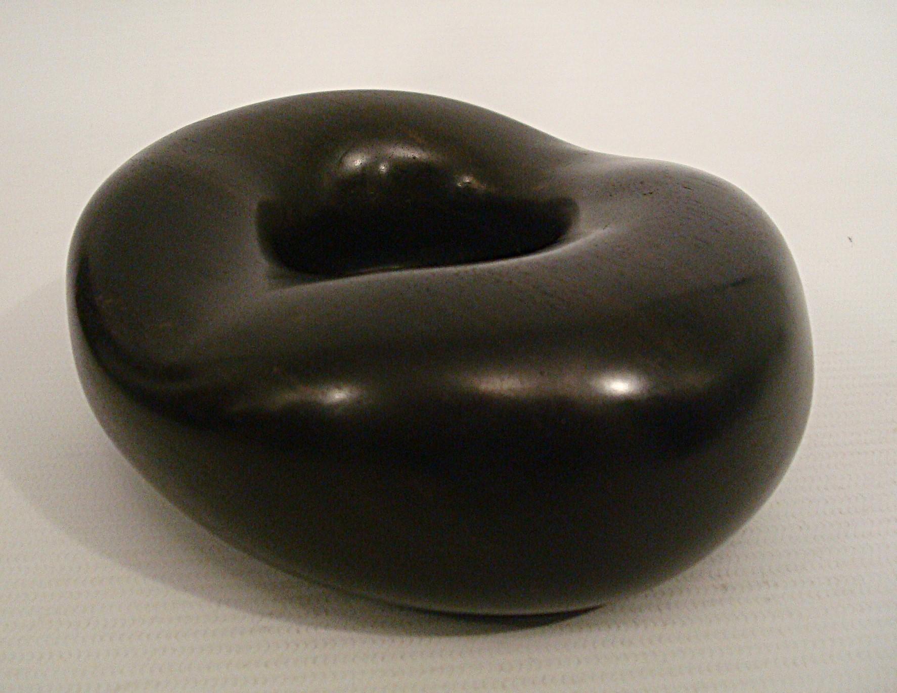 Francese Scultura / Ciotola in legno di ebano di Alexandre Noll. Firmato, Francia, 1950 circa. in vendita