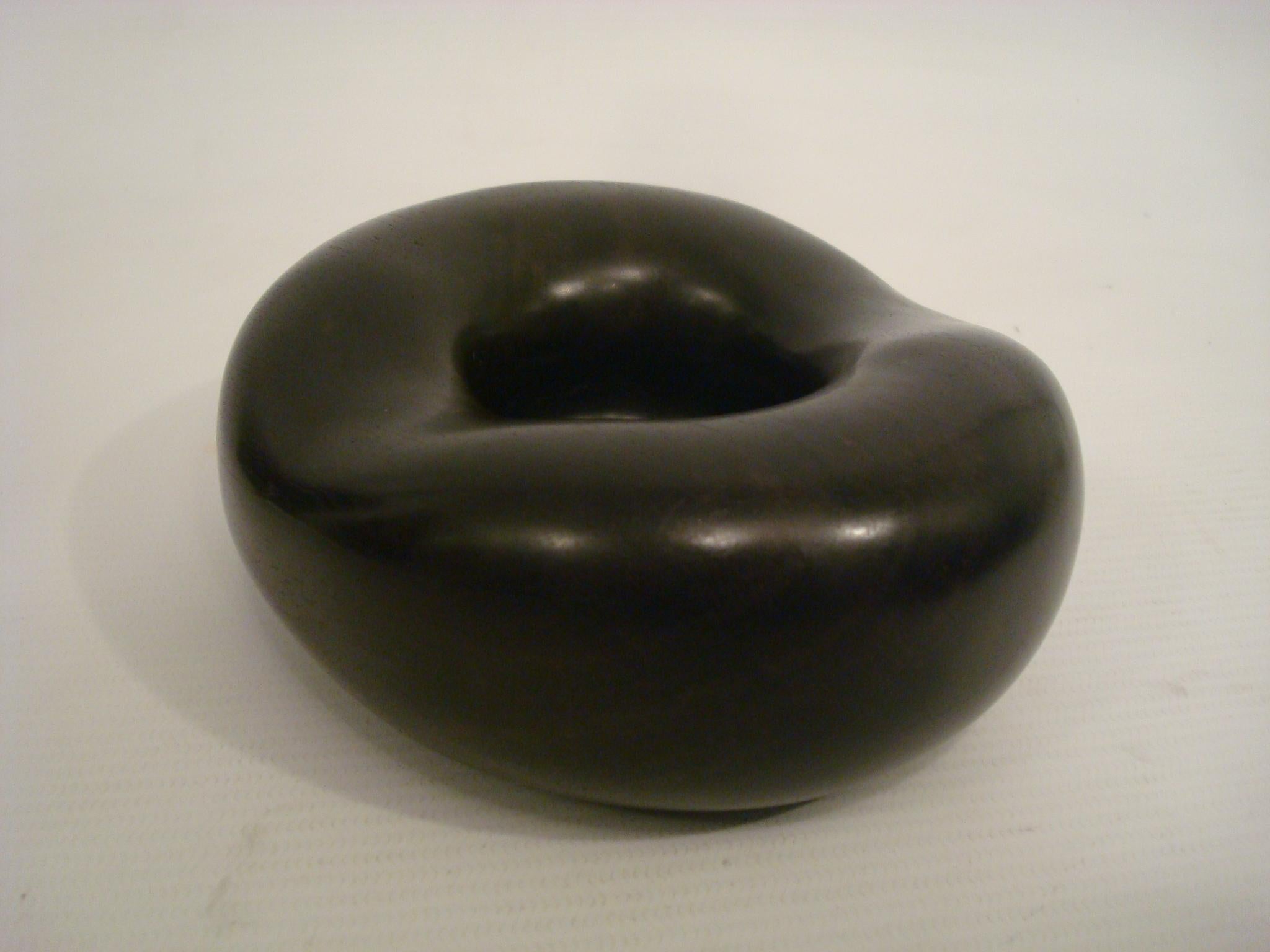Scultura / Ciotola in legno di ebano di Alexandre Noll. Firmato, Francia, 1950 circa. In condizioni buone in vendita a Buenos Aires, Olivos