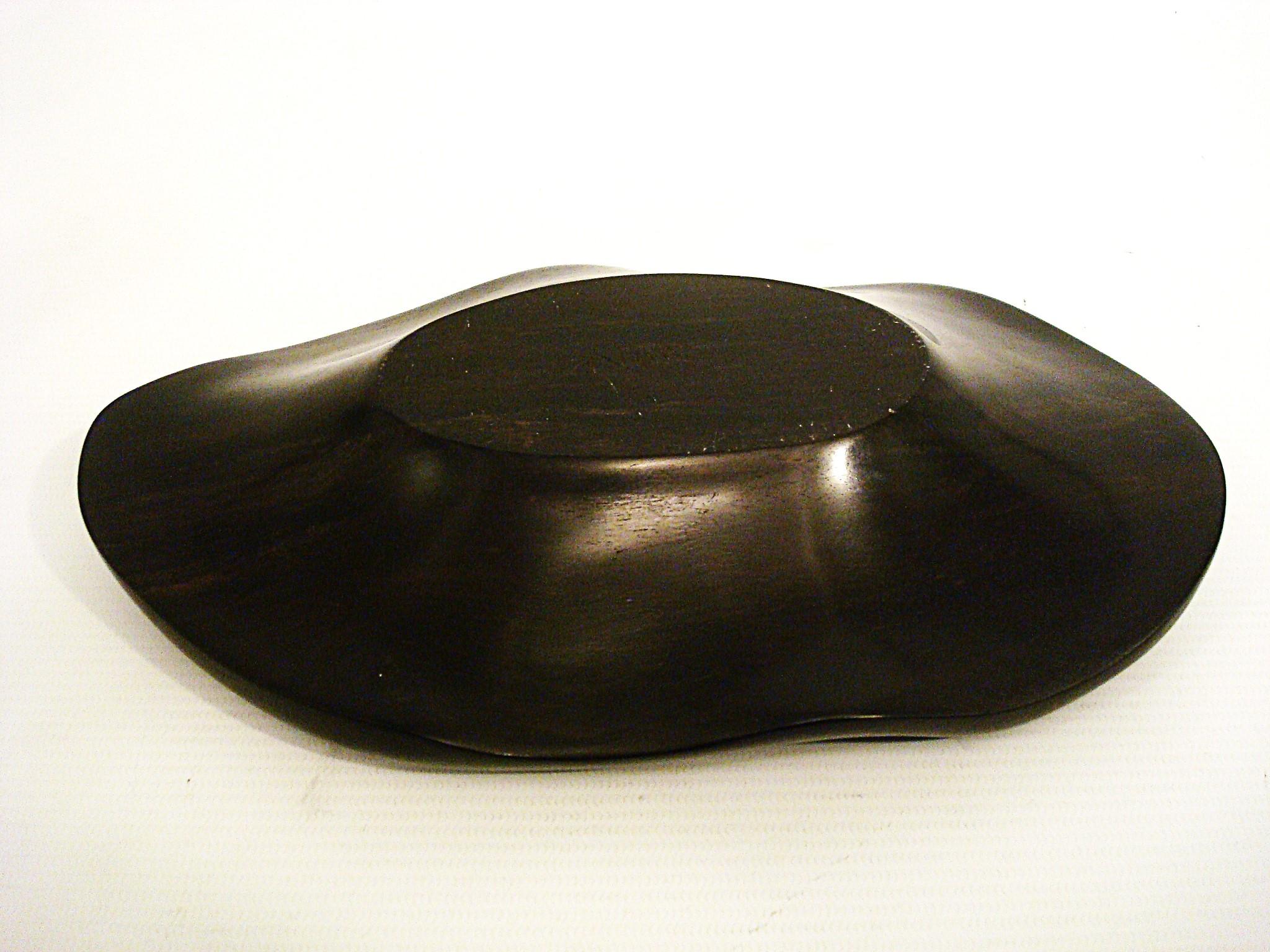 Alexandre Noll Cenicero / Plato de madera de ébano para puros Firmado, Francia, circa 1950's en Bueno estado para la venta en Buenos Aires, Olivos