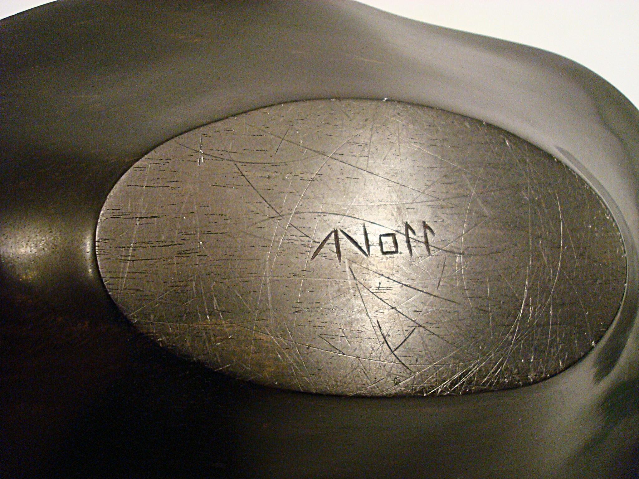 Alexandre Noll Cenicero / Plato de madera de ébano para puros Firmado, Francia, circa 1950's siglo XX en venta