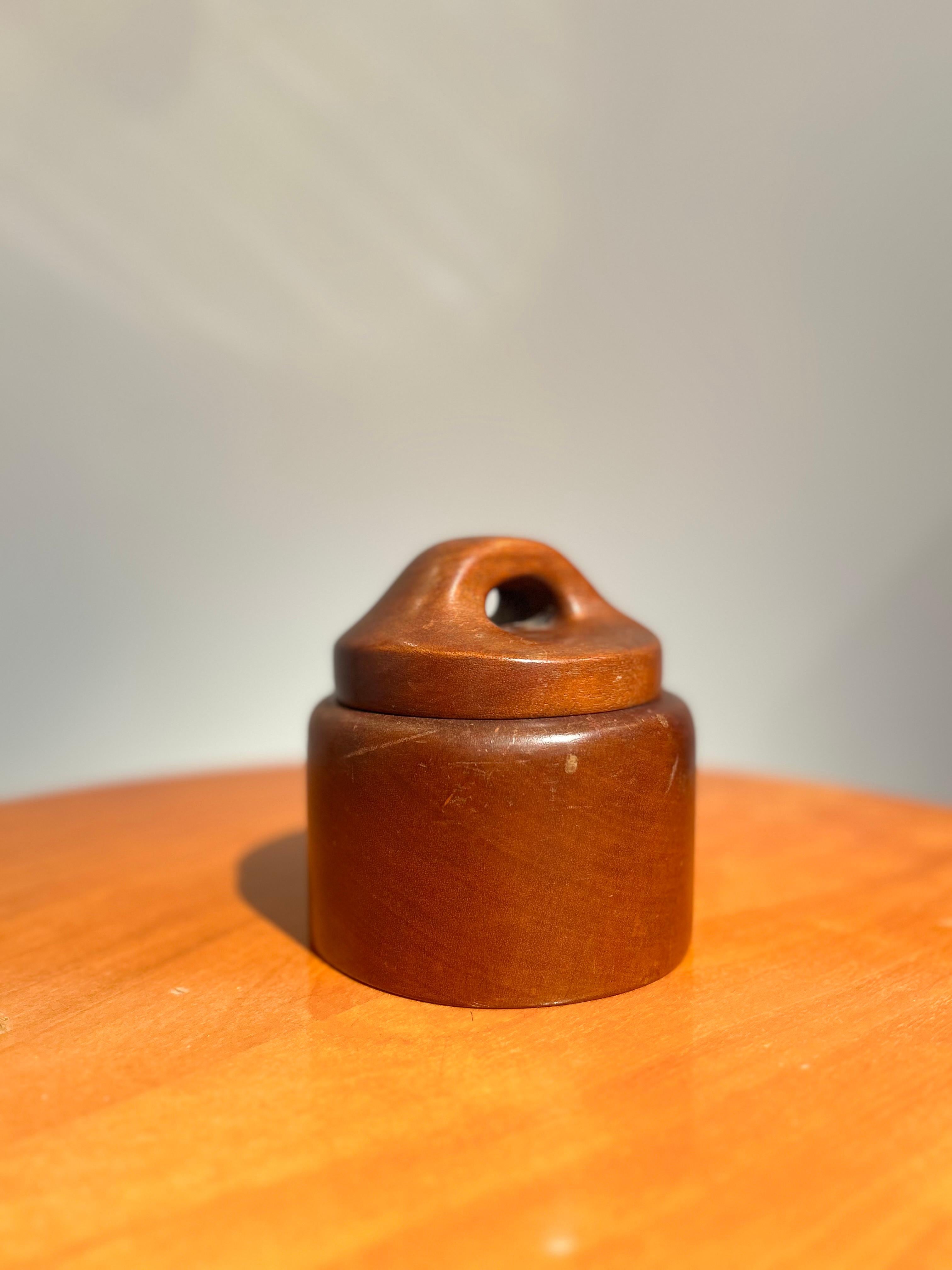 Vaso in legno di Alexandre Noll, in noce, circa 1950.