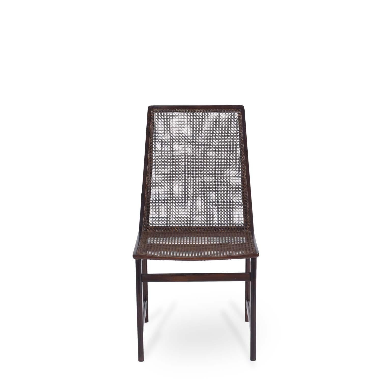 Alexandre Rapoport midcentury Brazilian chair in rosewood and straw seat, 1960s.

Architect graduated from the Federal University of Rio de Janeiro in 1952, he founded the store / gallery Módulo. He exhibited his works at art fairs in Germany,