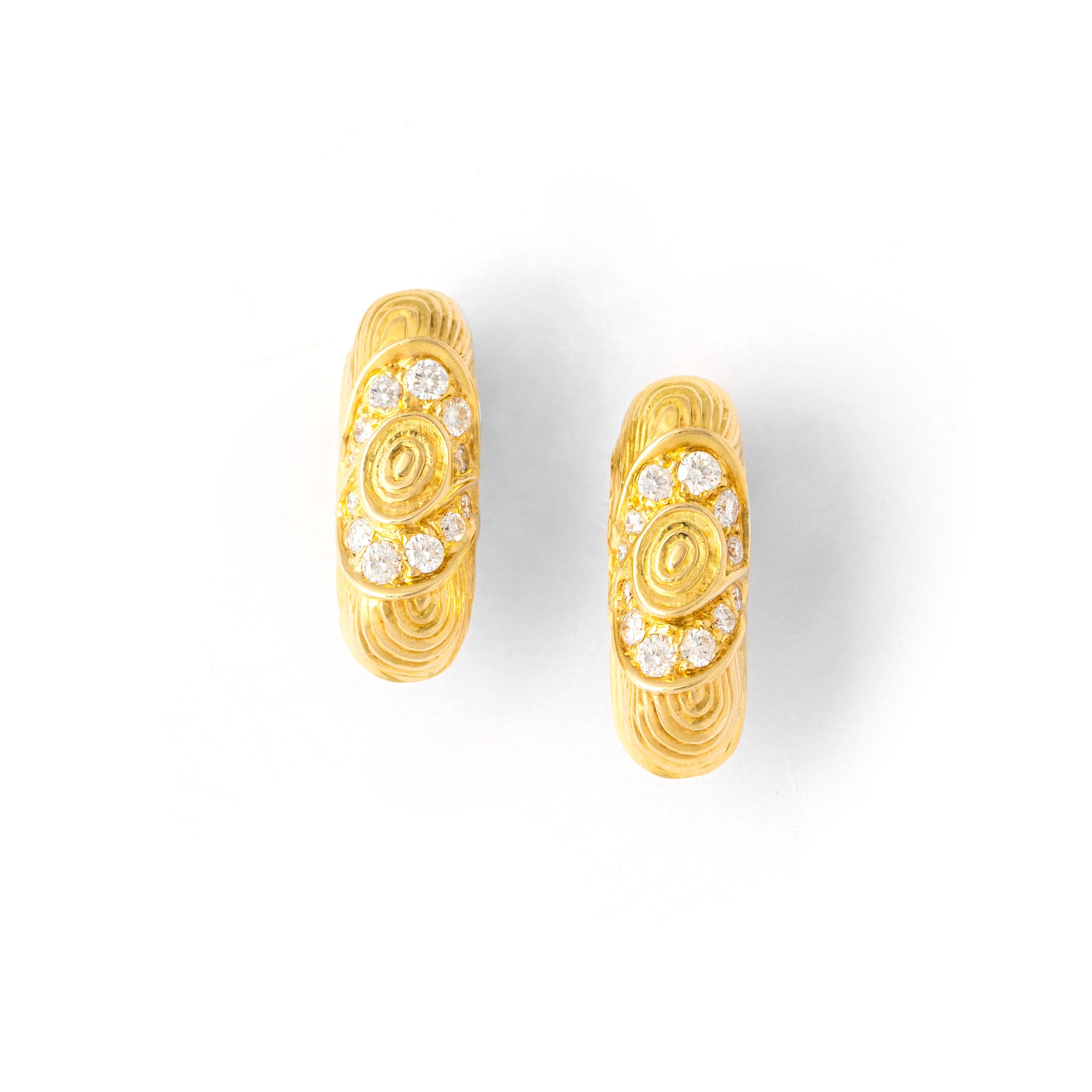 Round Cut Alexandre Reza Diamond Yellow Gold 18K Demi Parure Set Earrings Necklace