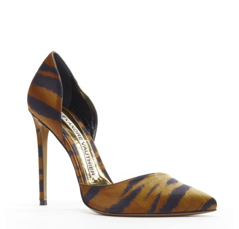 ALEXANDRE VAUTHIER Angelina brown black tiger satin stiletto pumps EU39 US9
Reference: AAWC/A00127
Brand: Alexandre Vauthier
Model: Angelina
Material: Satin, PVC
Color: Brown
Pattern: Animal Print
Closure: Slip On
Lining: Leather
Extra Details: PVC