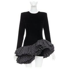 ALEXANDRE VAUTHIER AW2023 Laufsteg Schwarzes Minikleid aus Samt mit Polka Dot