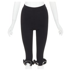ALEXANDRE VAUTHIER pantalón corto negro de punto acanalado con adorno de cristal y dobladillo con volante