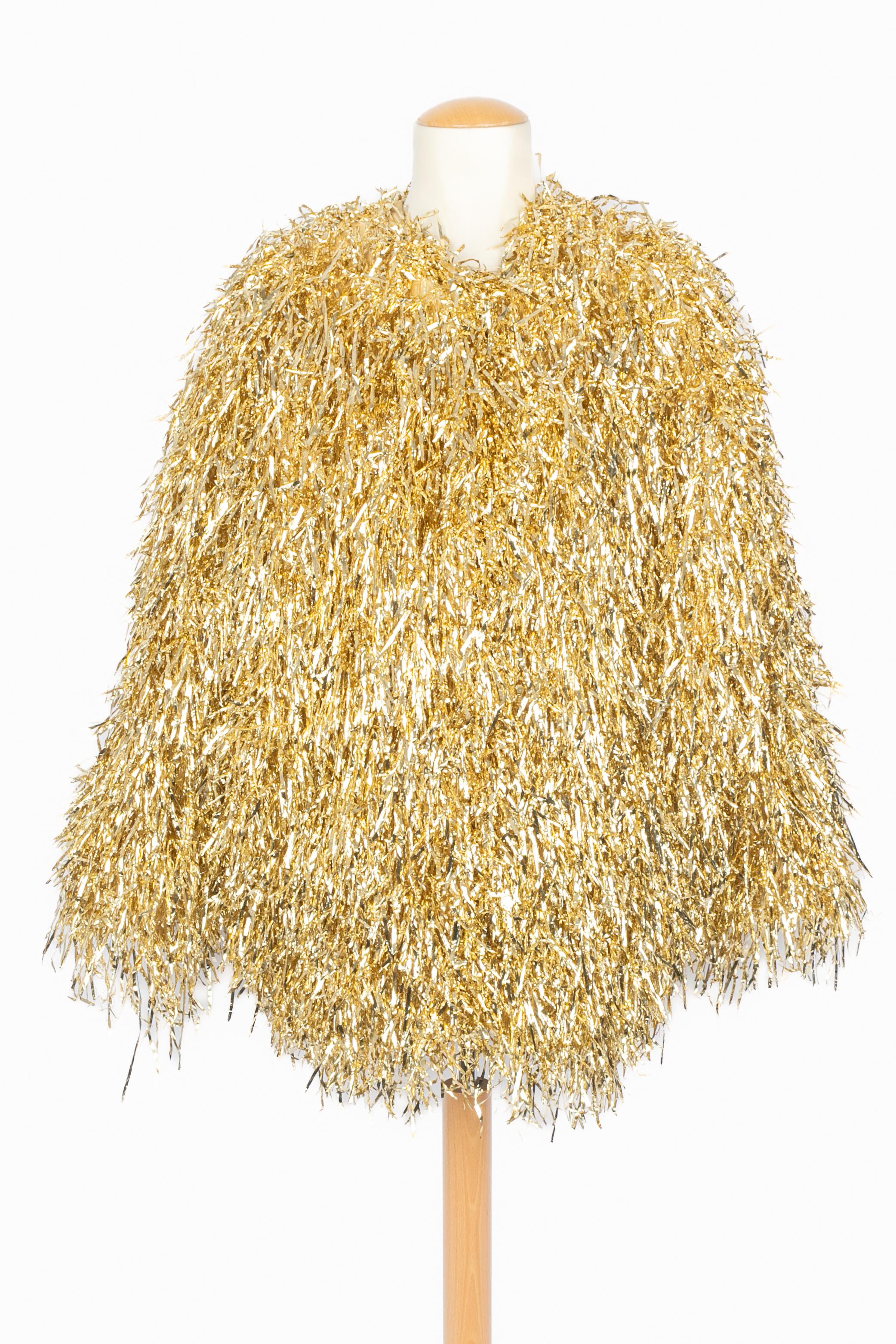 ALEXANDRE VAUTHIER - Cappotto di media lunghezza interamente sovrapposto a frange metalliche dorate. Non è indicata la taglia, ma si adatta a una 38FR/40FR. Prototipo di sfilata, una collezione del 2023 circa sotto la direzione artistica di