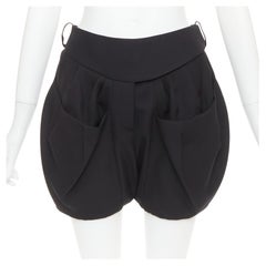 ALEXANDRE VAUTHIER COUTURE AW2019 Pantaloncini a palloncino neri con tasca a pantografo in passerella