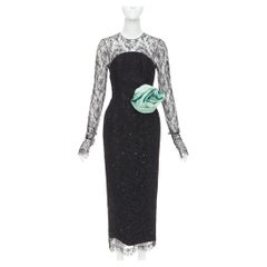 ALEXANDRE VAUTHIER COUTURE AW2019 Abito in pizzo verde con rosette e cristalli in passerella