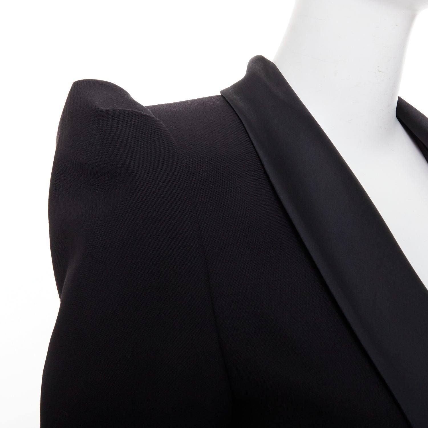 ALEXANDRE VAUTHIER Blazer mit Puffärmeln und Gürtel schwarz Smoking Minikleid FR34 XS
Referenz: AAWC/A01525
Marke: Alexandre Vauthier
Modell: Blazerkleid mit Puffärmeln und Gürtel
MATERIAL: Wolle, Acetat, Gemisch
Farbe: Schwarz
Muster: