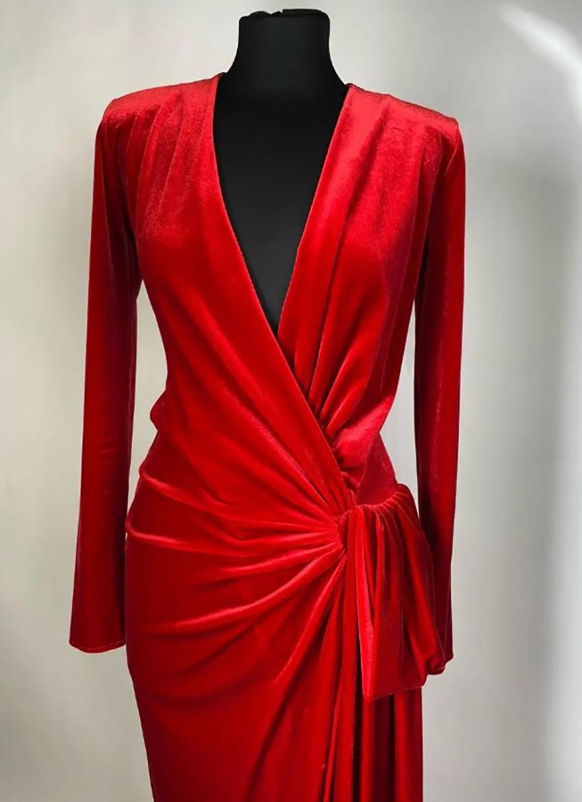 ALEXANDRE VAUTHIER RED VELVET LONG EVENING DRESS Sz It FR 36 In Excellent Condition In Montgomery, TX