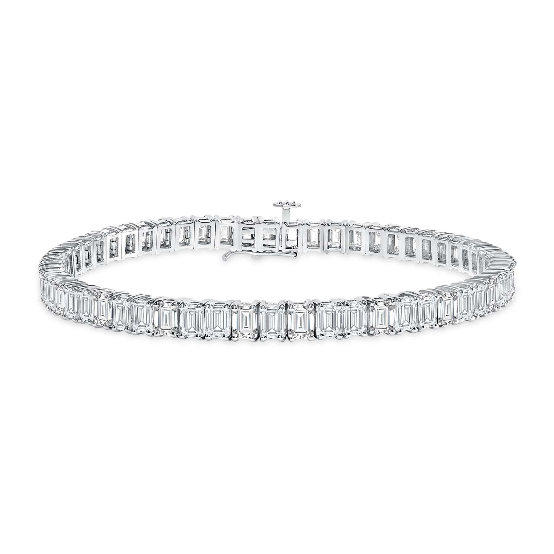 Modern Emerald Cut Diamond 18K Gold Tennis Bracelet For Sale