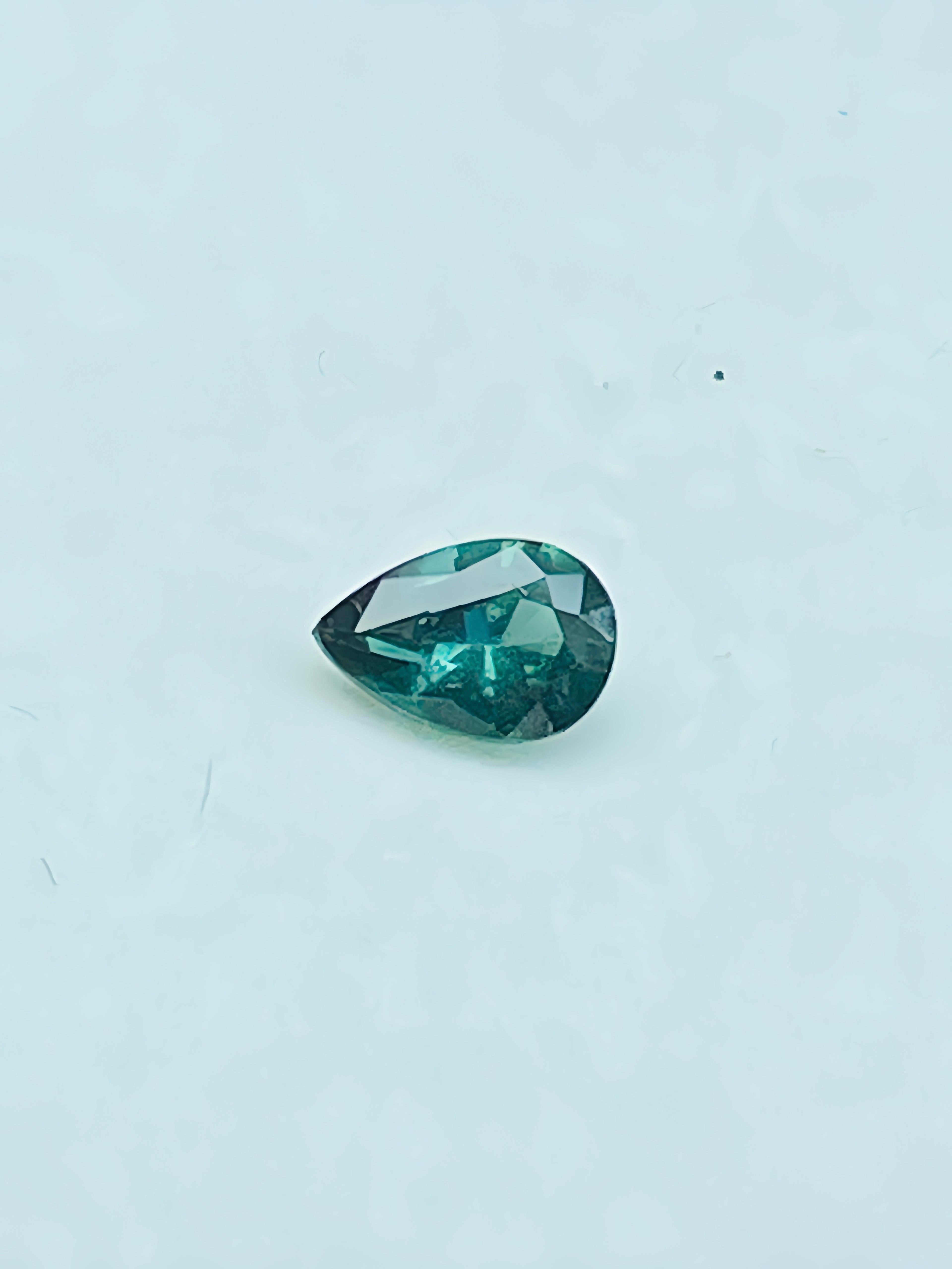 Alexandrite 0.22ct deep green to pinkish red color change rare gemstone 

Weight: 0.22ct
Size: 4.5*3.5*2.2mm
Origins: Srilanka 
Color :Deep Green to pinkish red
Clarity : Eye clean 
WB selected quality gemstone 
Rare top color change quality 


