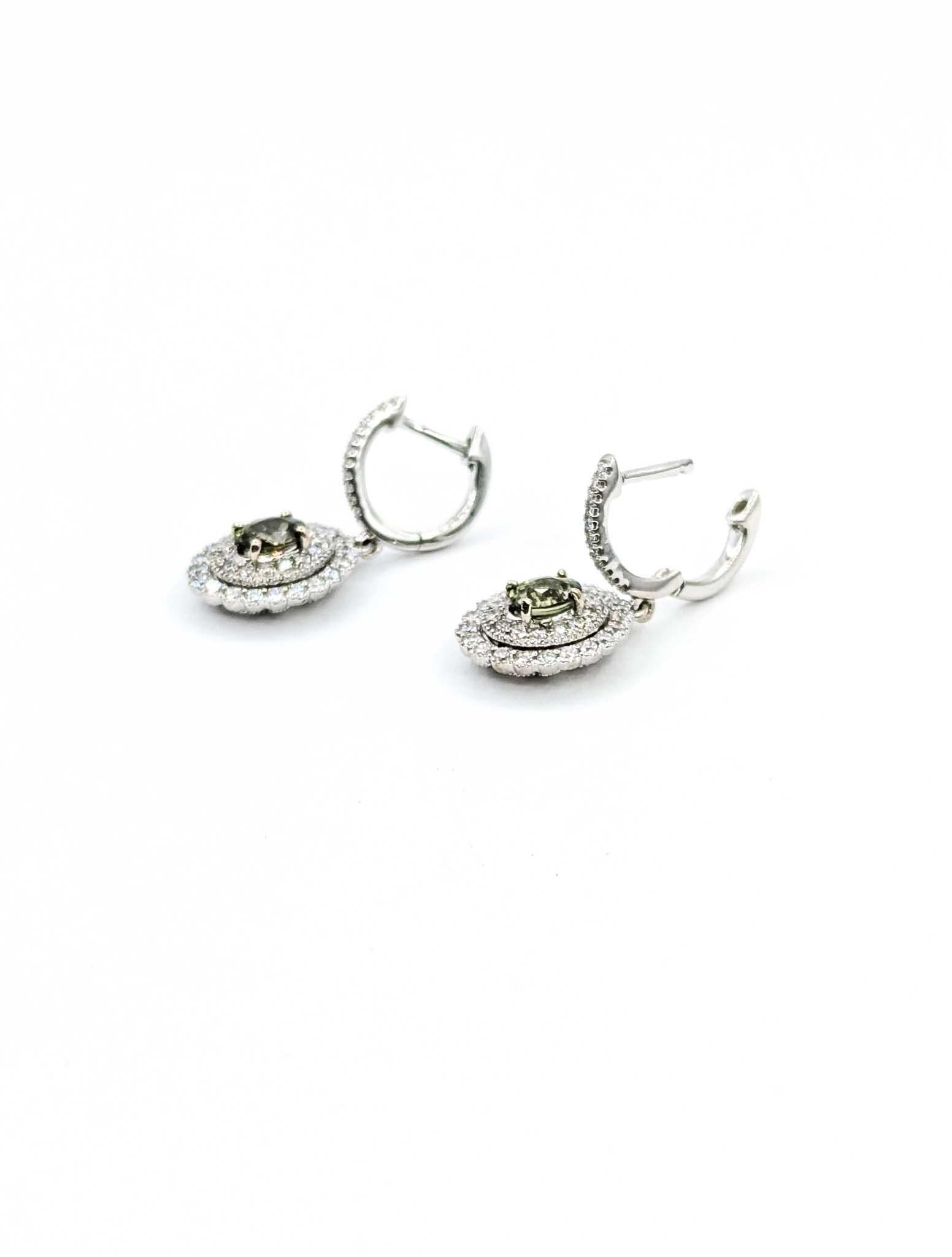 Boucles d'oreilles en or blanc 14k Alexandrite et diamant en vente 4